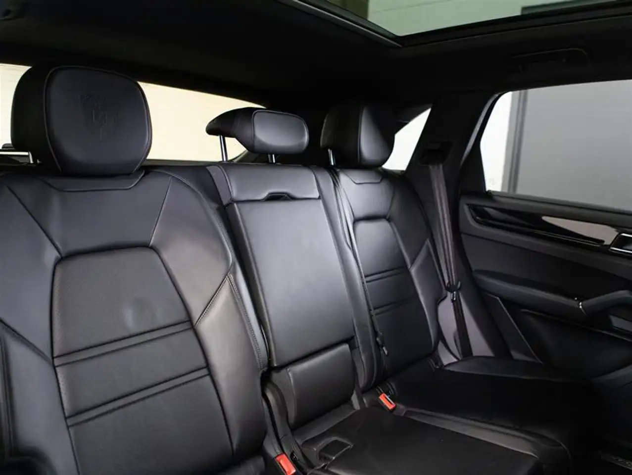 Porsche Cayenne снимка Porsche Cayenne
