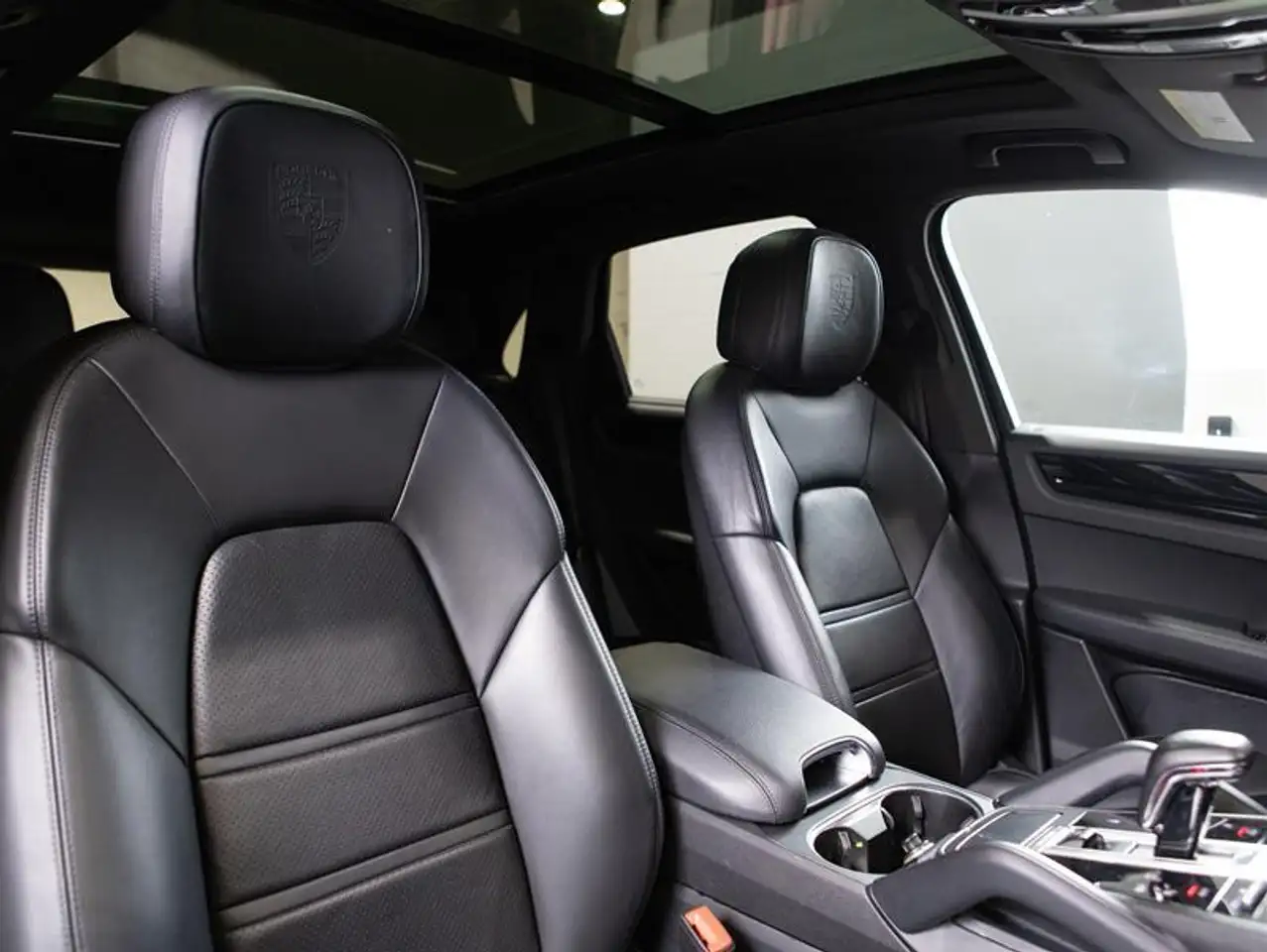Porsche Cayenne снимка Porsche Cayenne