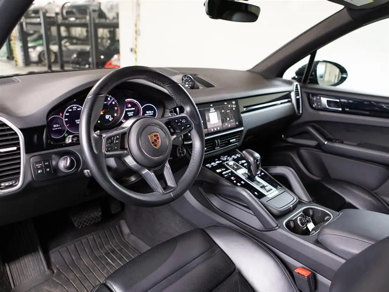 Porsche Cayenne снимка Porsche Cayenne