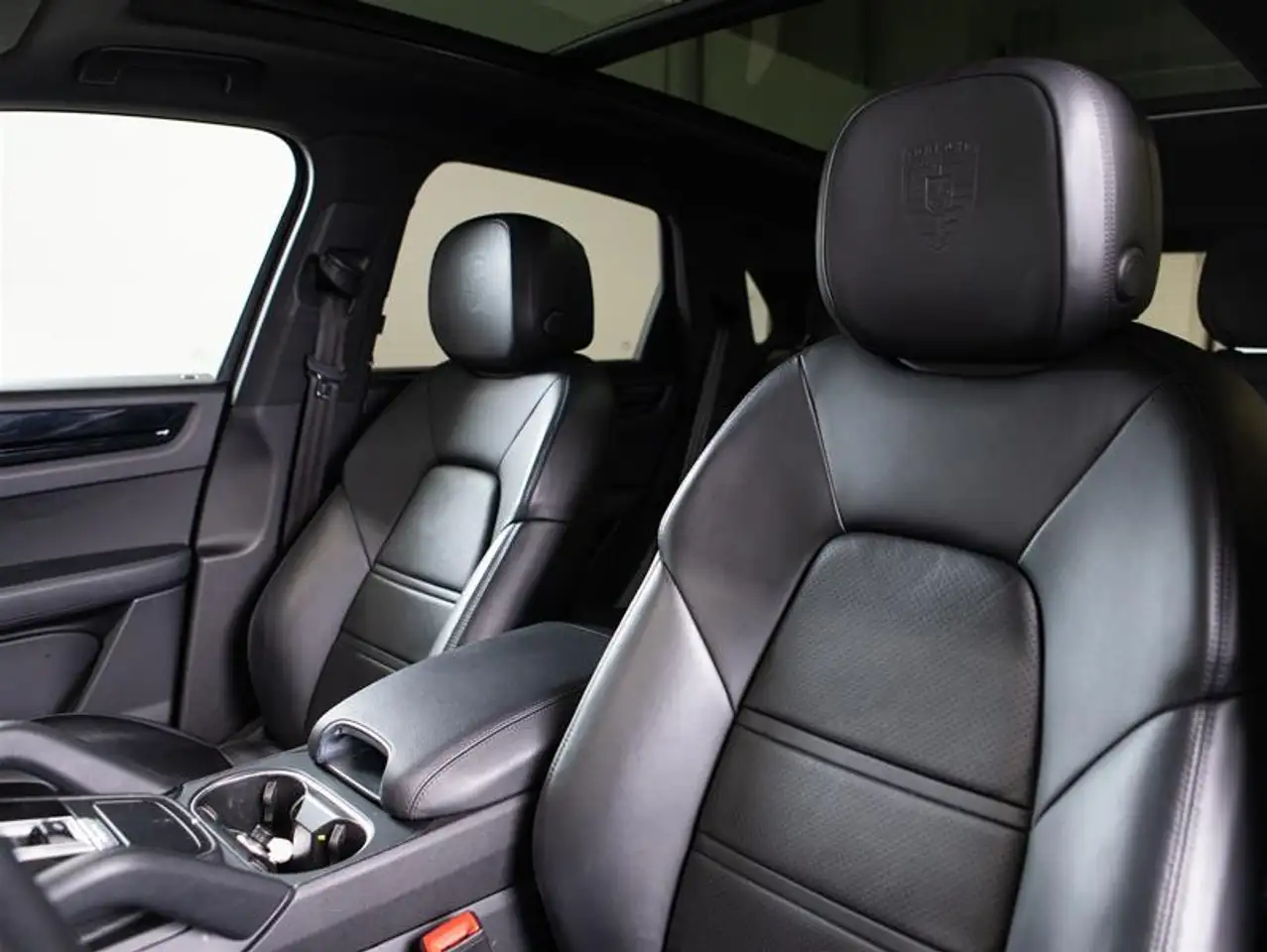 Porsche Cayenne снимка Porsche Cayenne