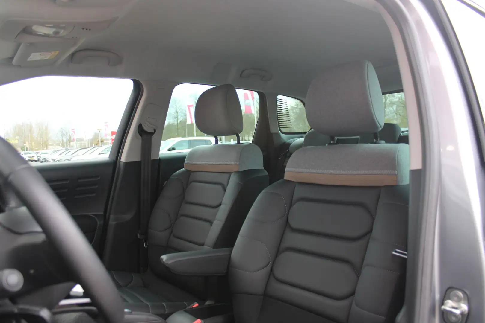 Citroen C3 Aircross 1.2 110PK PLUS | NAVIGATIE | APPLE CARPLAY/ANDROID Grijs - 2