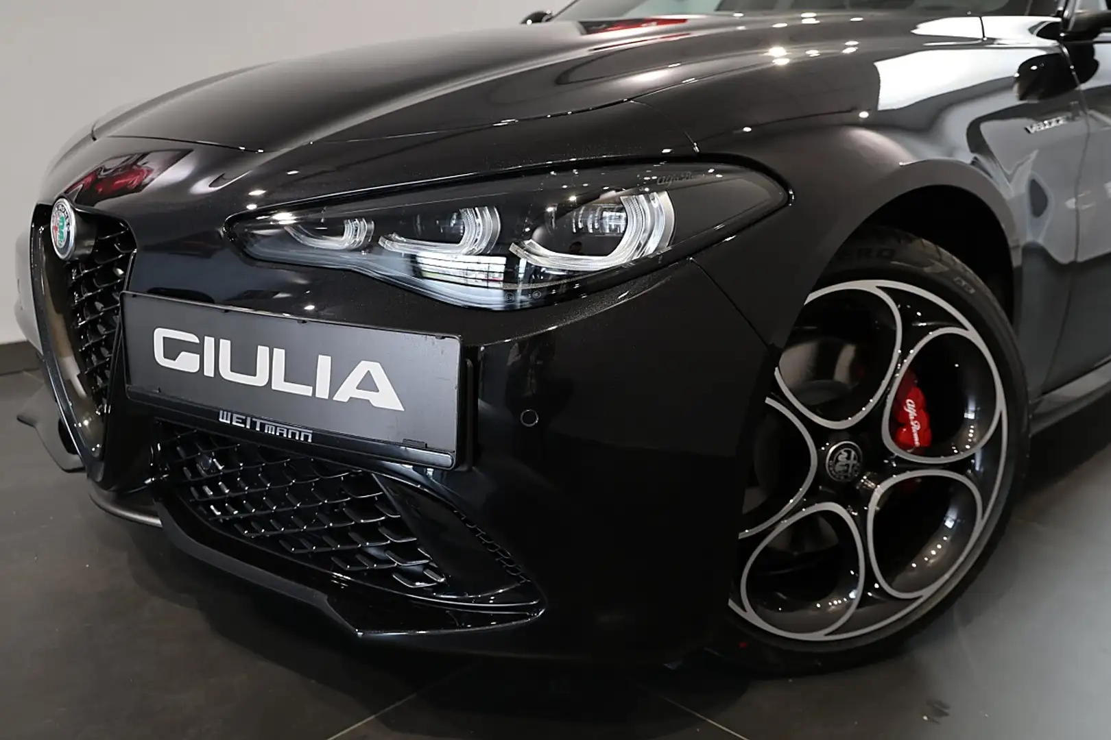 Alfa Romeo Giulia 2.2 16V 210PS AT8 Q4 Veloce MY26 Schwarz - 2