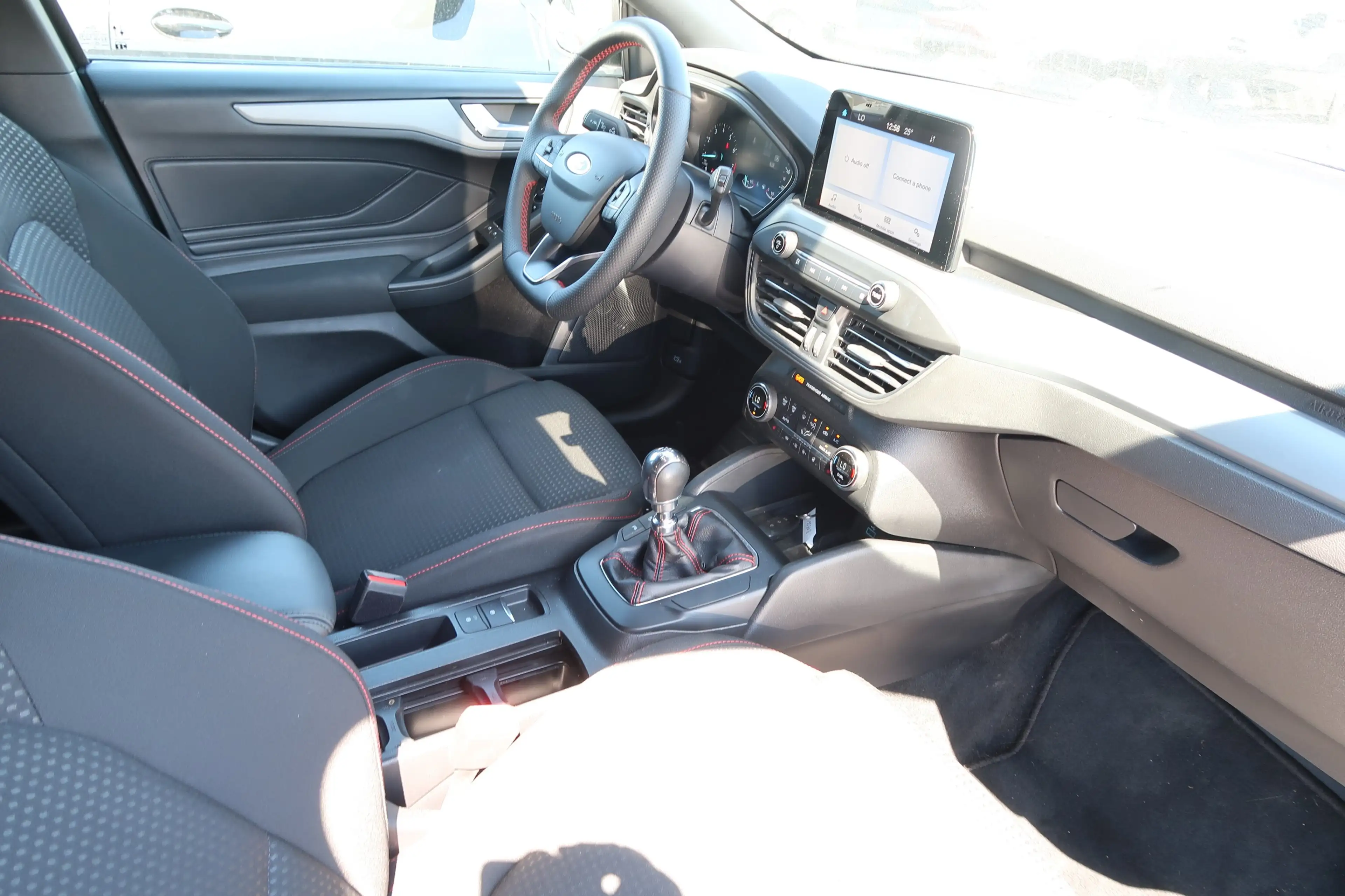 Ford Focus Turnier 1.0 EcoBoost ST-Line*ACC*Kamera* — photo 10