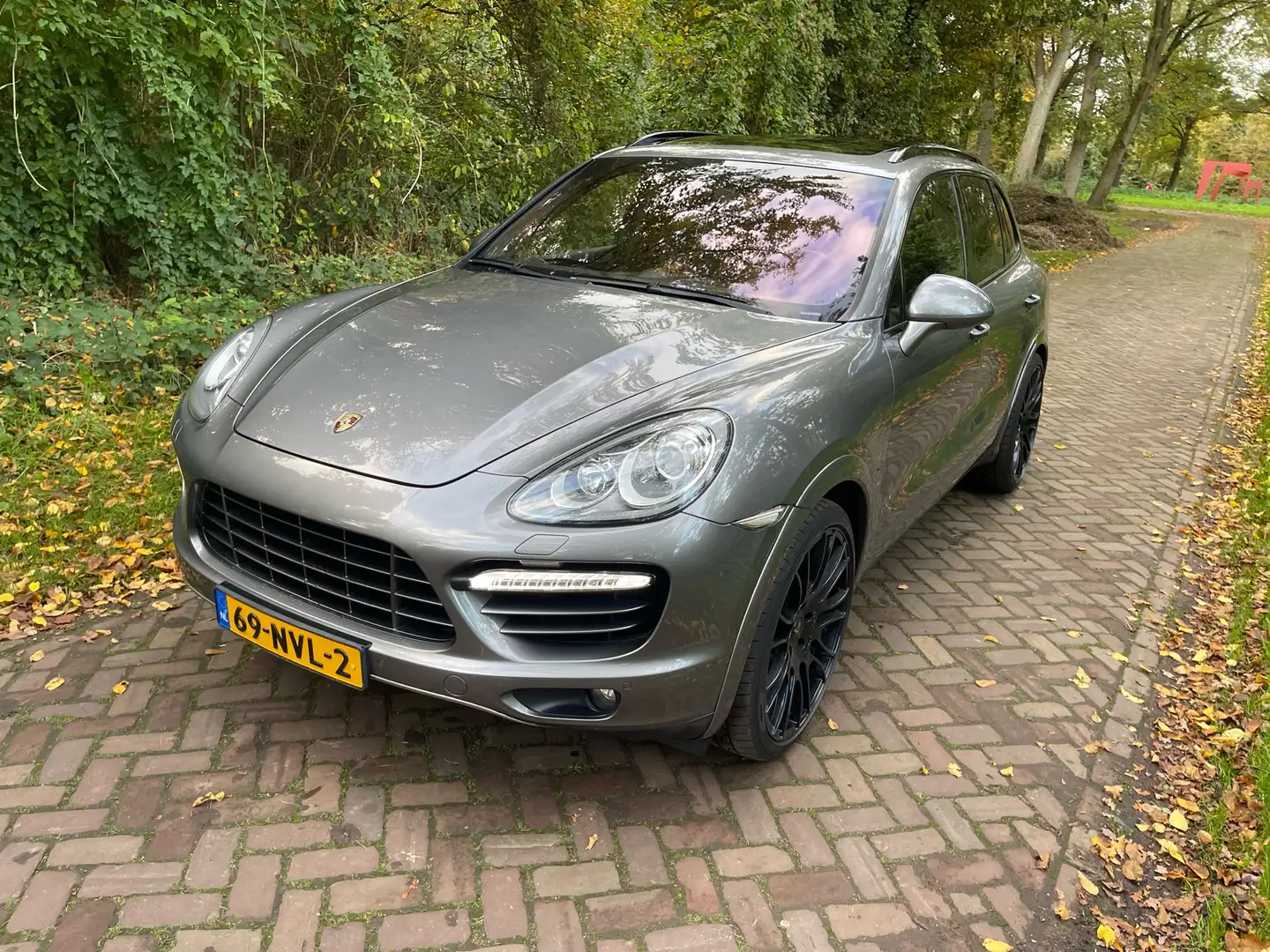Porsche Cayenne 4.8 Turbo PANO/HAMANN/LUCHTV/BOSE/+500PK/NW APK! Grijs - 1