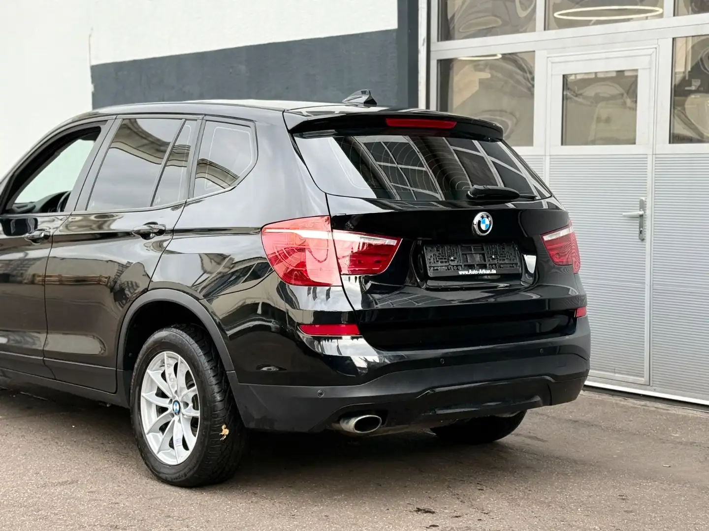 BMW X3 xDrive 20 d X-enon/Sitzheizung/Navi/AHK/ Noir - 2