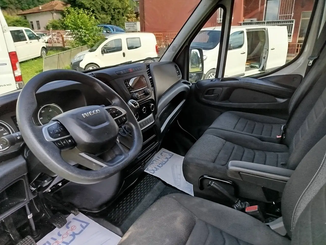 Iveco Daily 2023 — фото 11