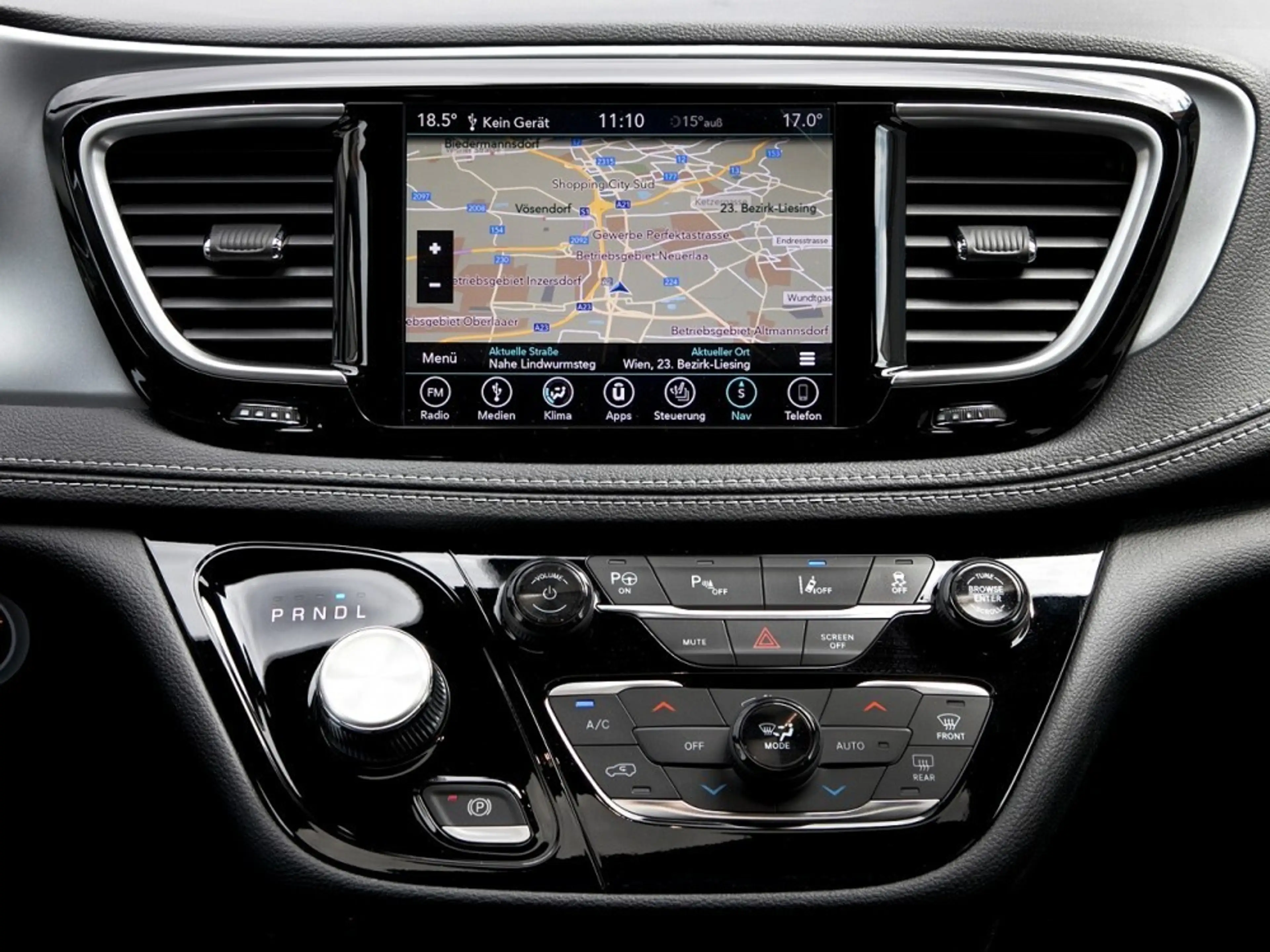 Chrysler Pacifica Hybrid Limited S — photo 8
