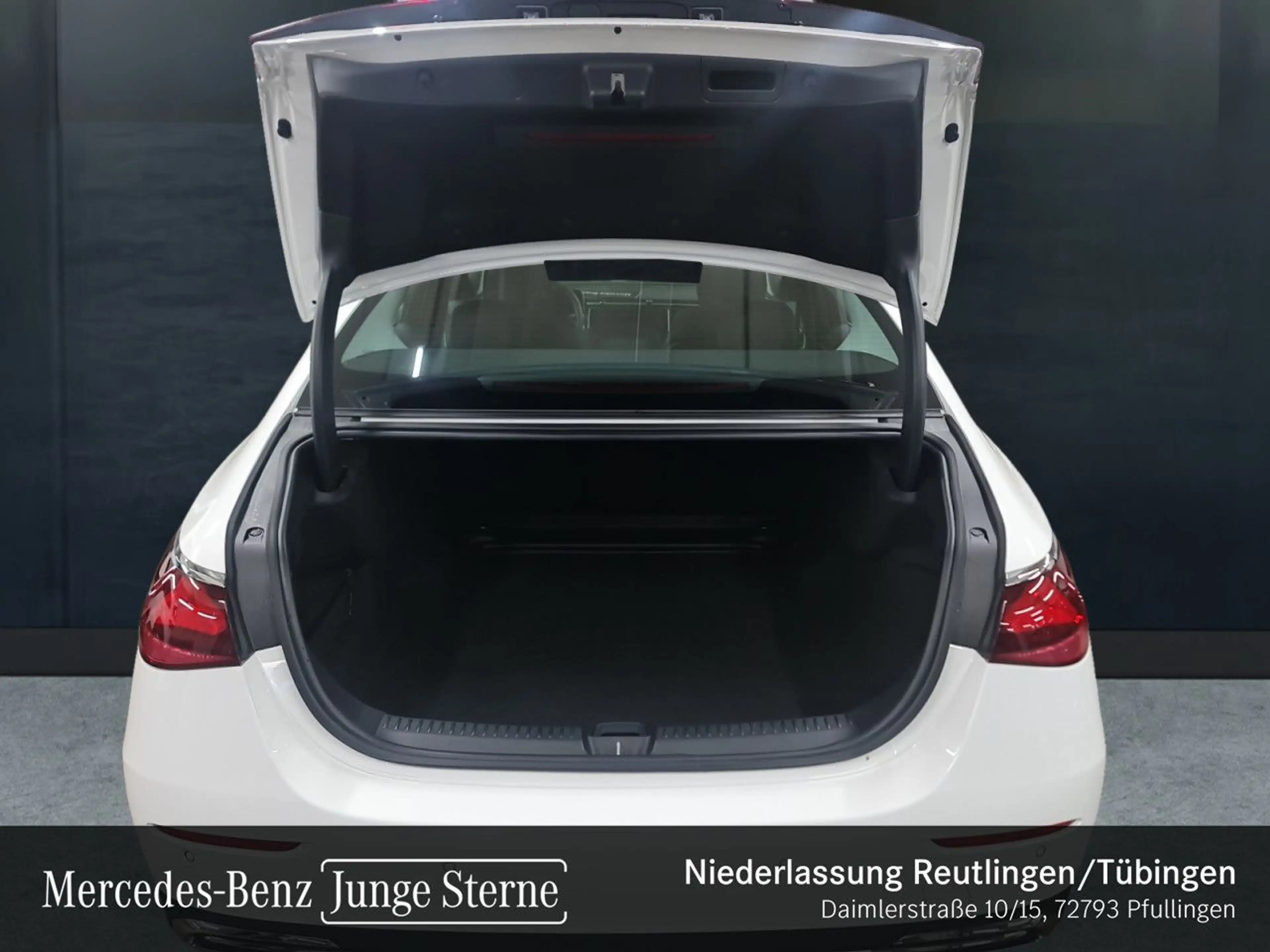 Mercedes-Benz E 220 d Avantgarde Pano LED Kamera Spurhalt-Ass 9G — photo 6