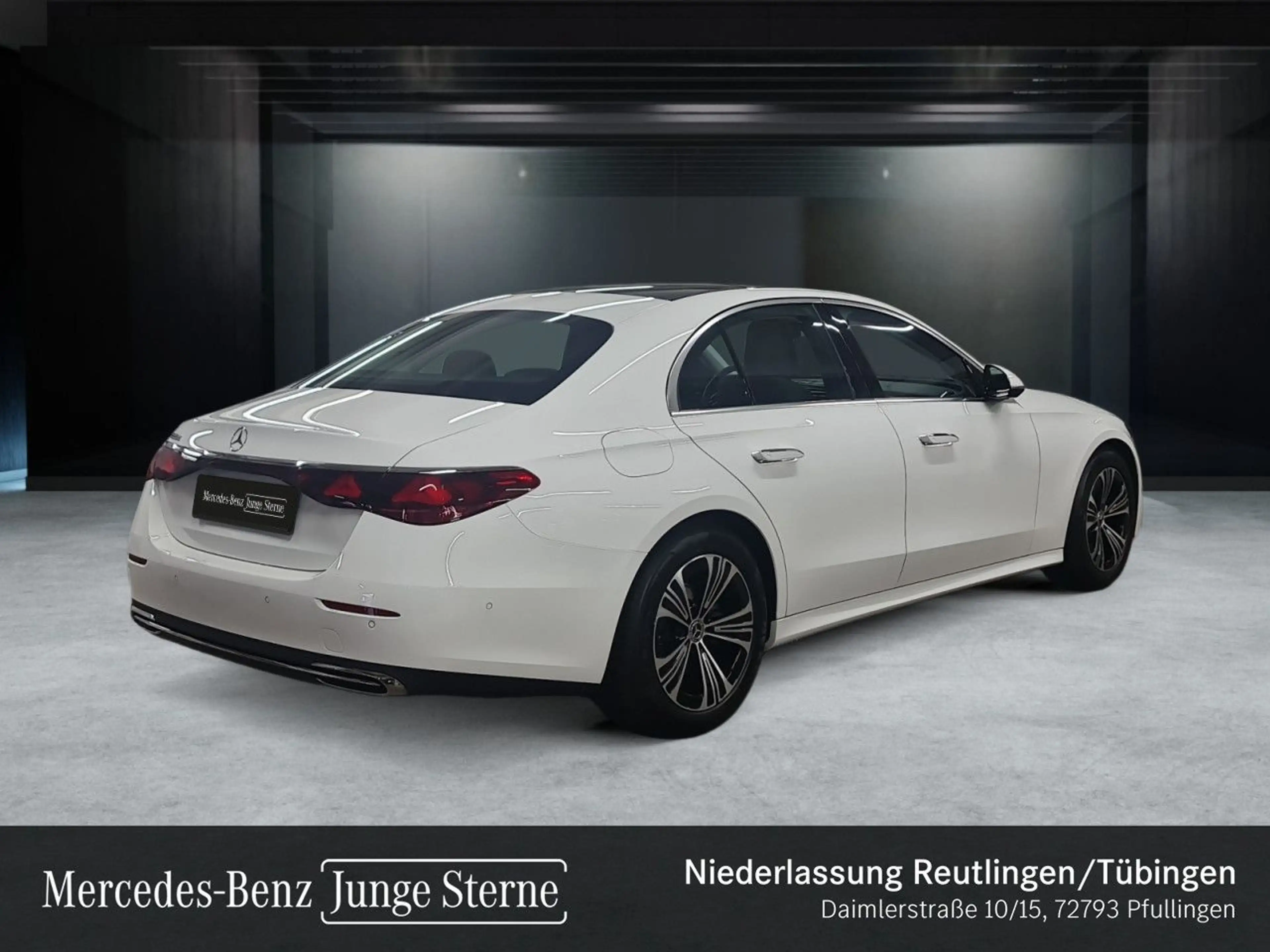 Mercedes-Benz E 220 d Avantgarde Pano LED Kamera Spurhalt-Ass 9G — photo 4