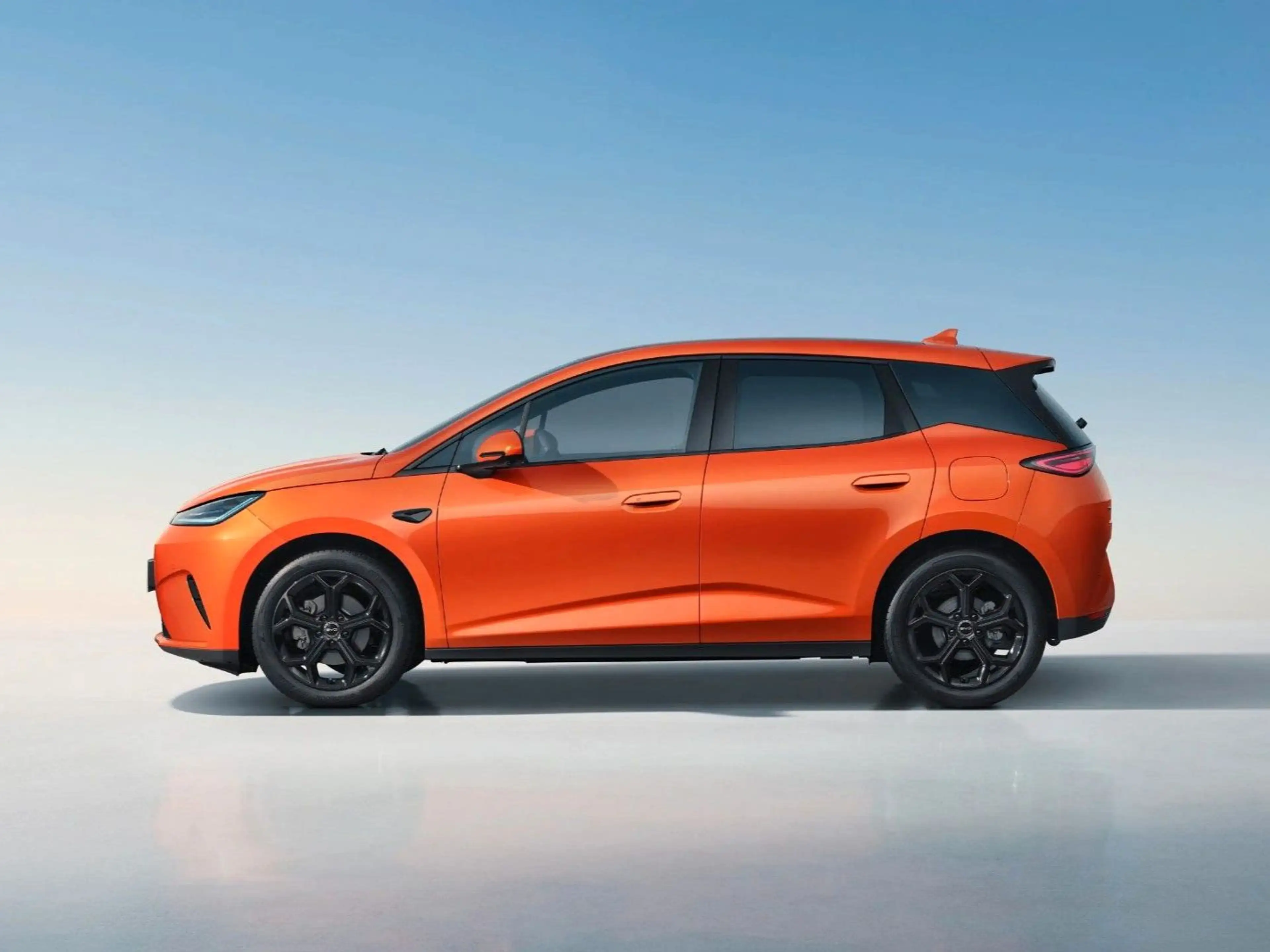 BYD Dolphin G SPORT DM-i*BIS 4500€ BONUS* !AKTION! — photo 3