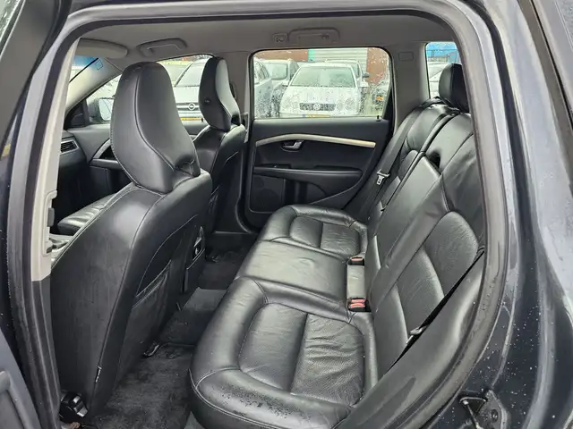 Volvo V70 view 14