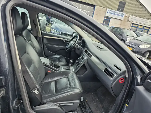 Volvo V70 view 17