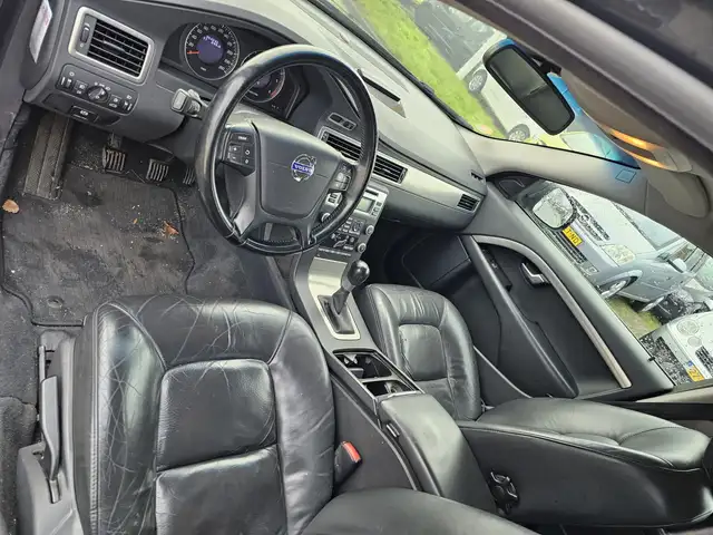 Volvo V70 view 23