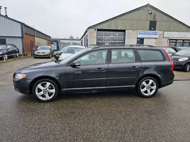 Volvo V70 view 8