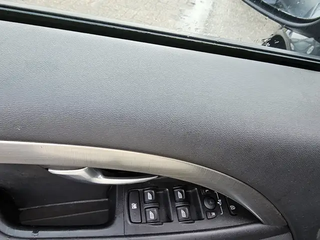 Volvo V70 view 22