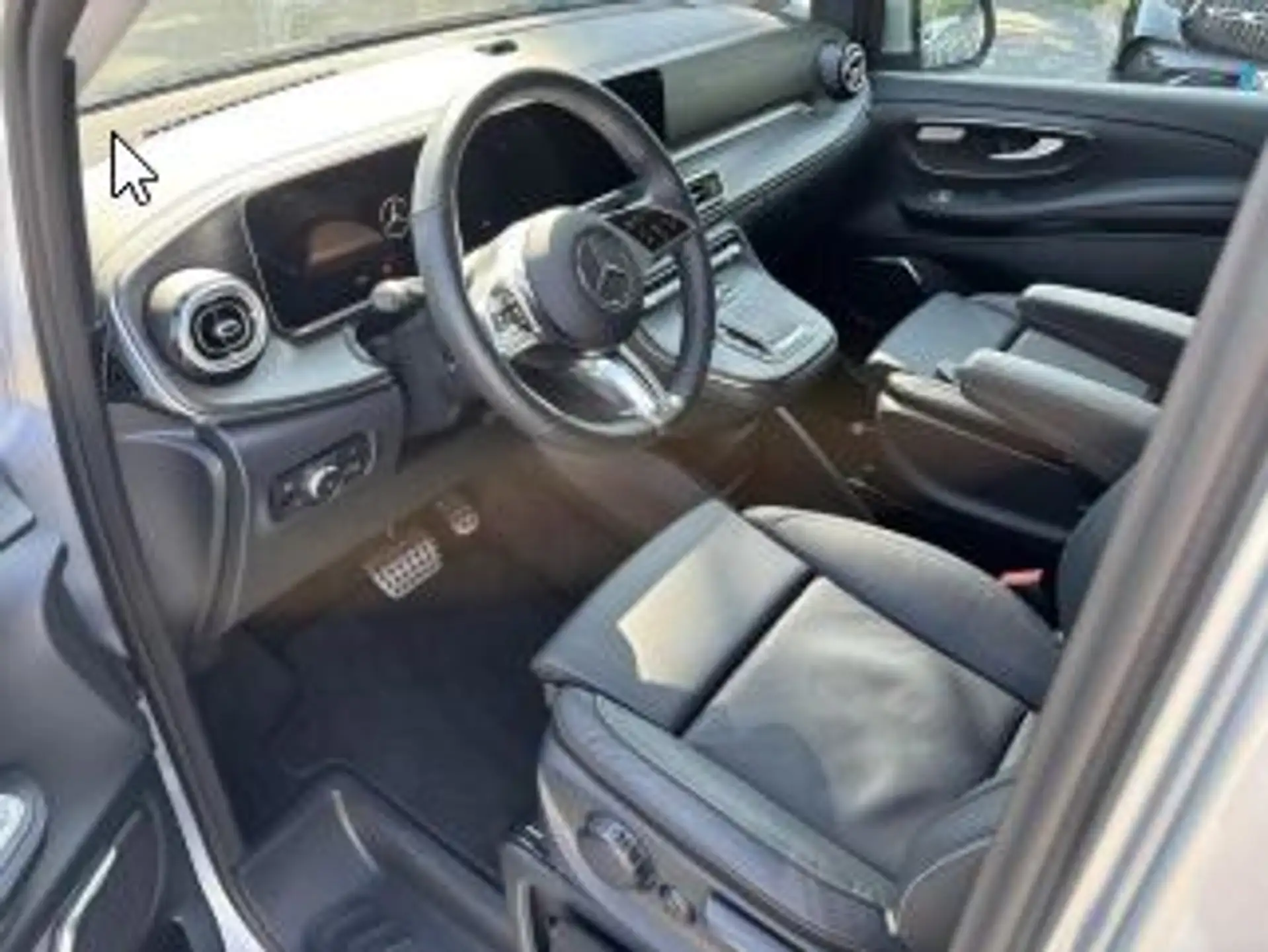 Mercedes-Benz V 300 d 4MATIC Avantgarde AIRMATIC*PANO*STHZG*AHK 2025 화이트 사진 7