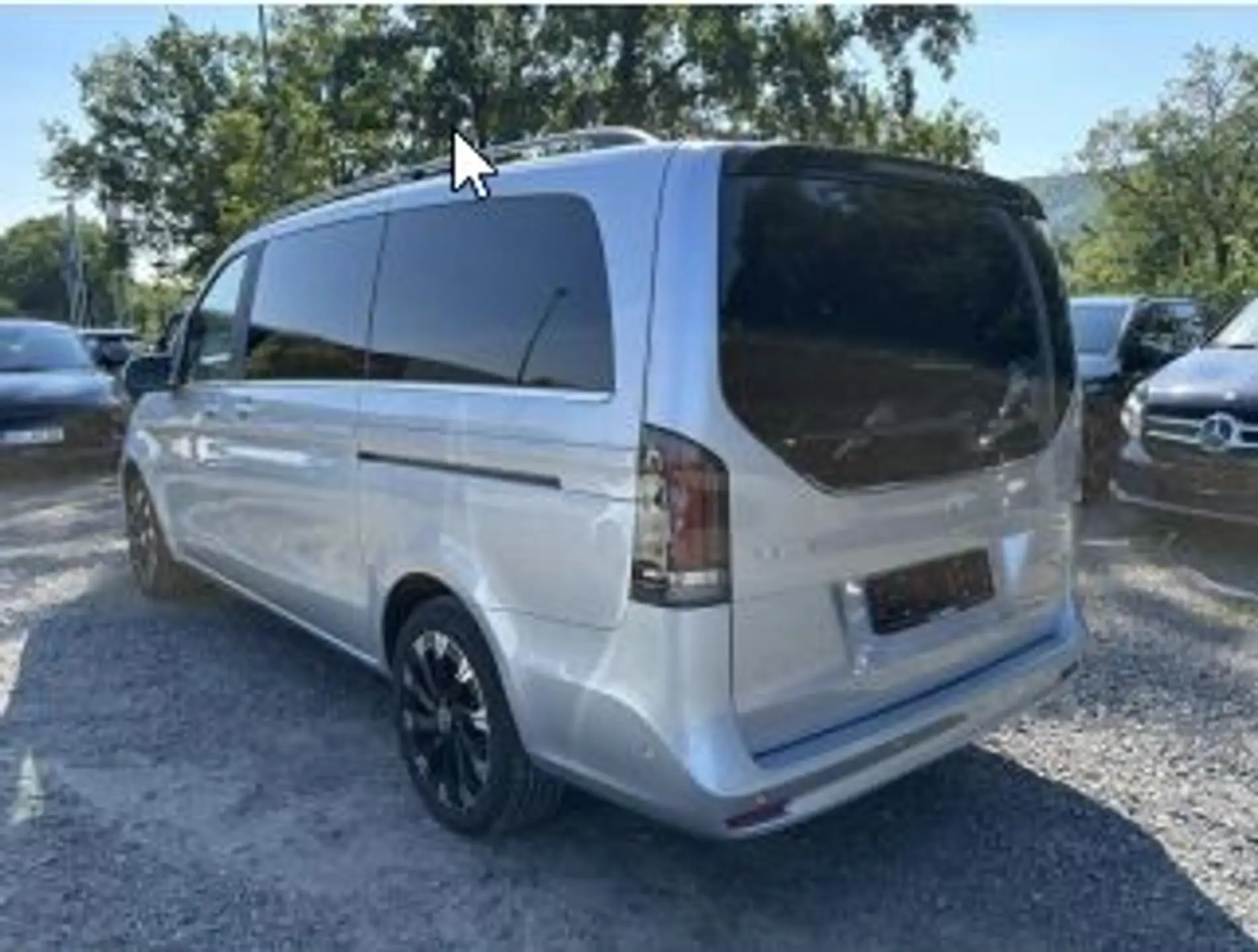 Mercedes-Benz V 300 d 4MATIC Avantgarde AIRMATIC*PANO*STHZG*AHK 2025 화이트 사진 4