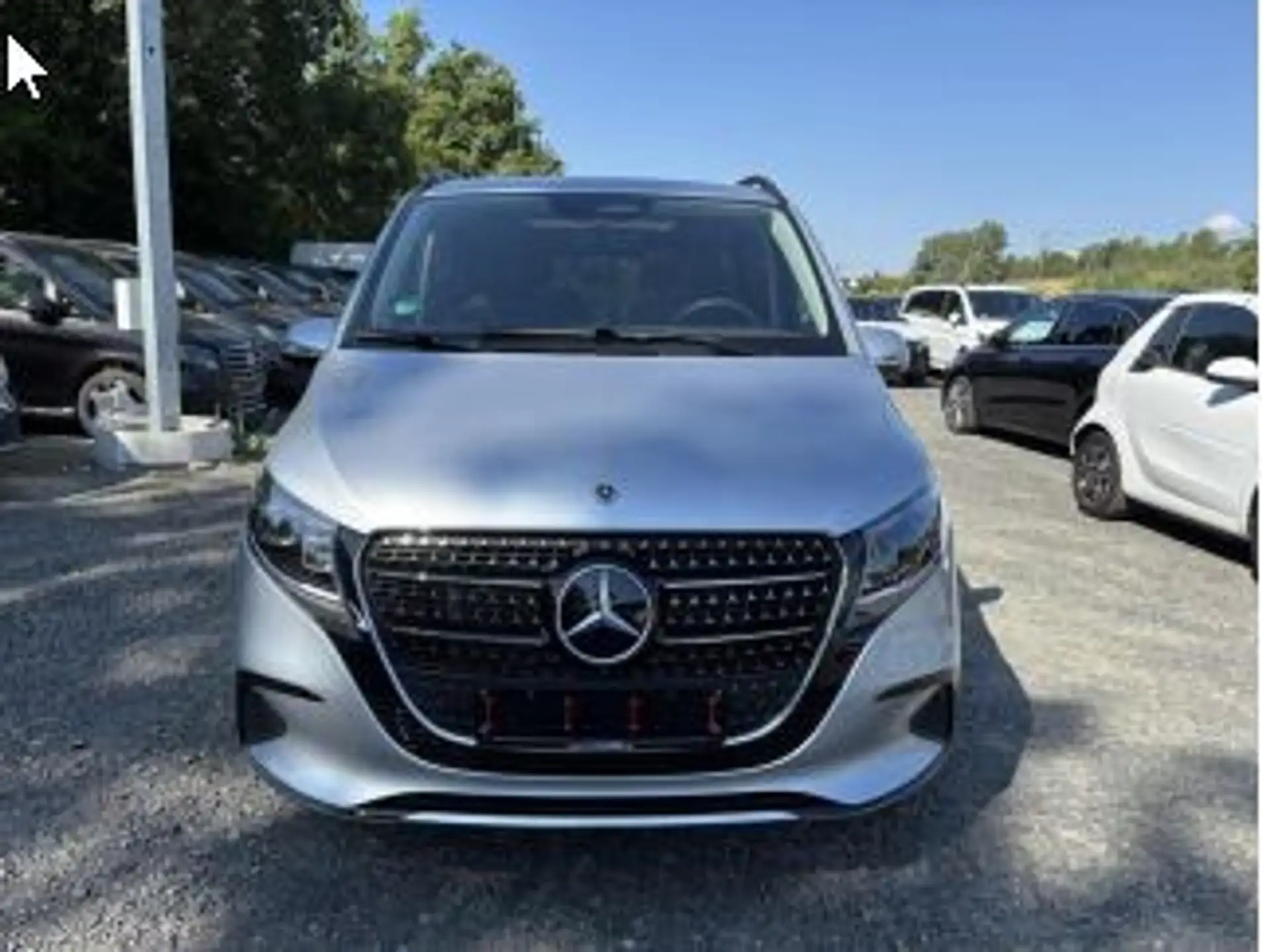 Mercedes-Benz V 300 d 4MATIC Avantgarde AIRMATIC*PANO*STHZG*AHK 2025 화이트 사진 5