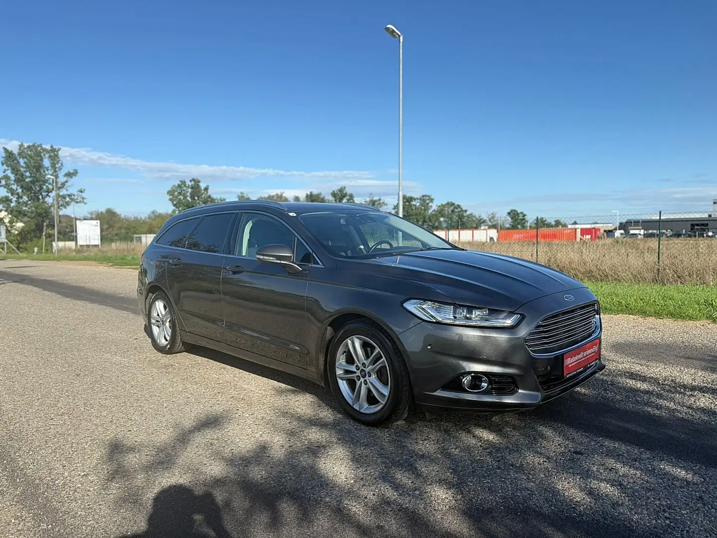 Ford Mondeo Traveller Titanium 2,0 TDCi AWD Start/Stop Grau - 2
