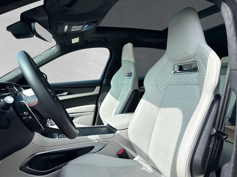 Jaguar F-Pace P550 AWD SVR — photo 10