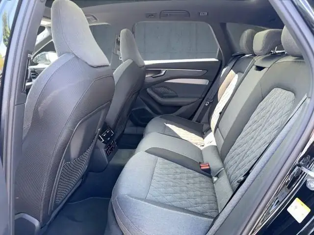 Audi A6 view 12
