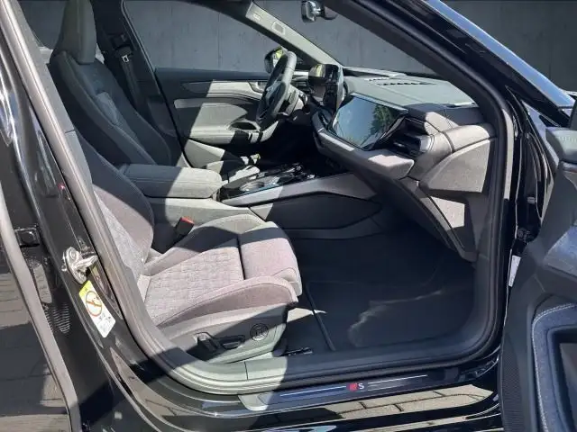 Audi A6 view 15
