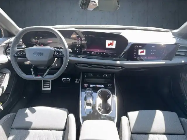 Audi A6 view 11