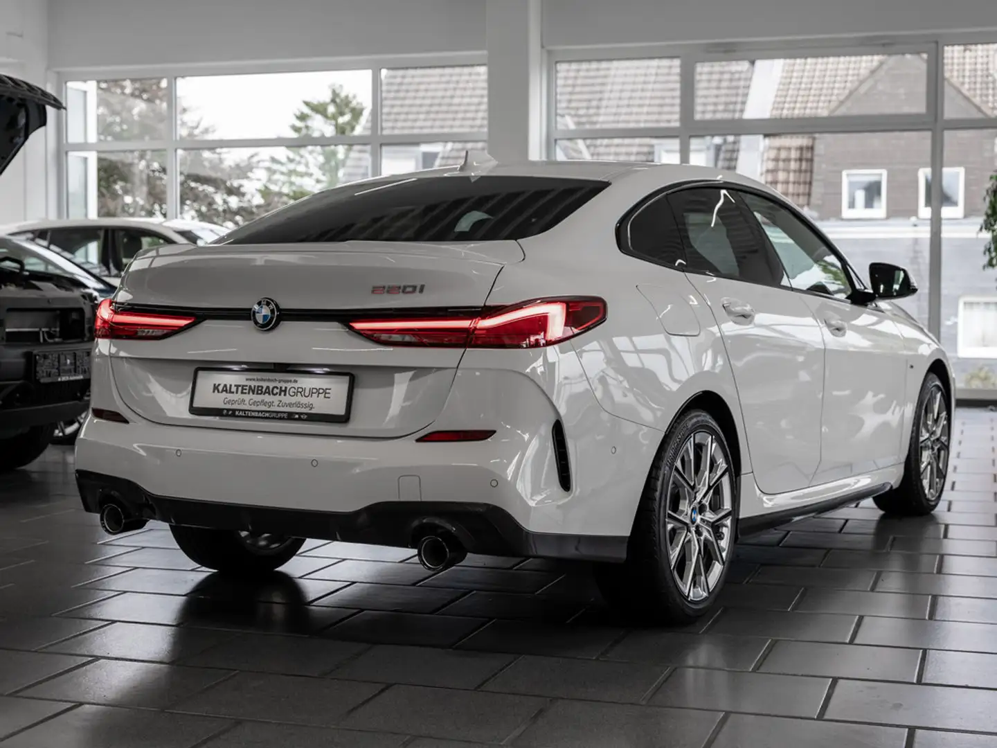 BMW 220 i Gran Coupe Edition Color Vision PANO AHK Weiß - 2