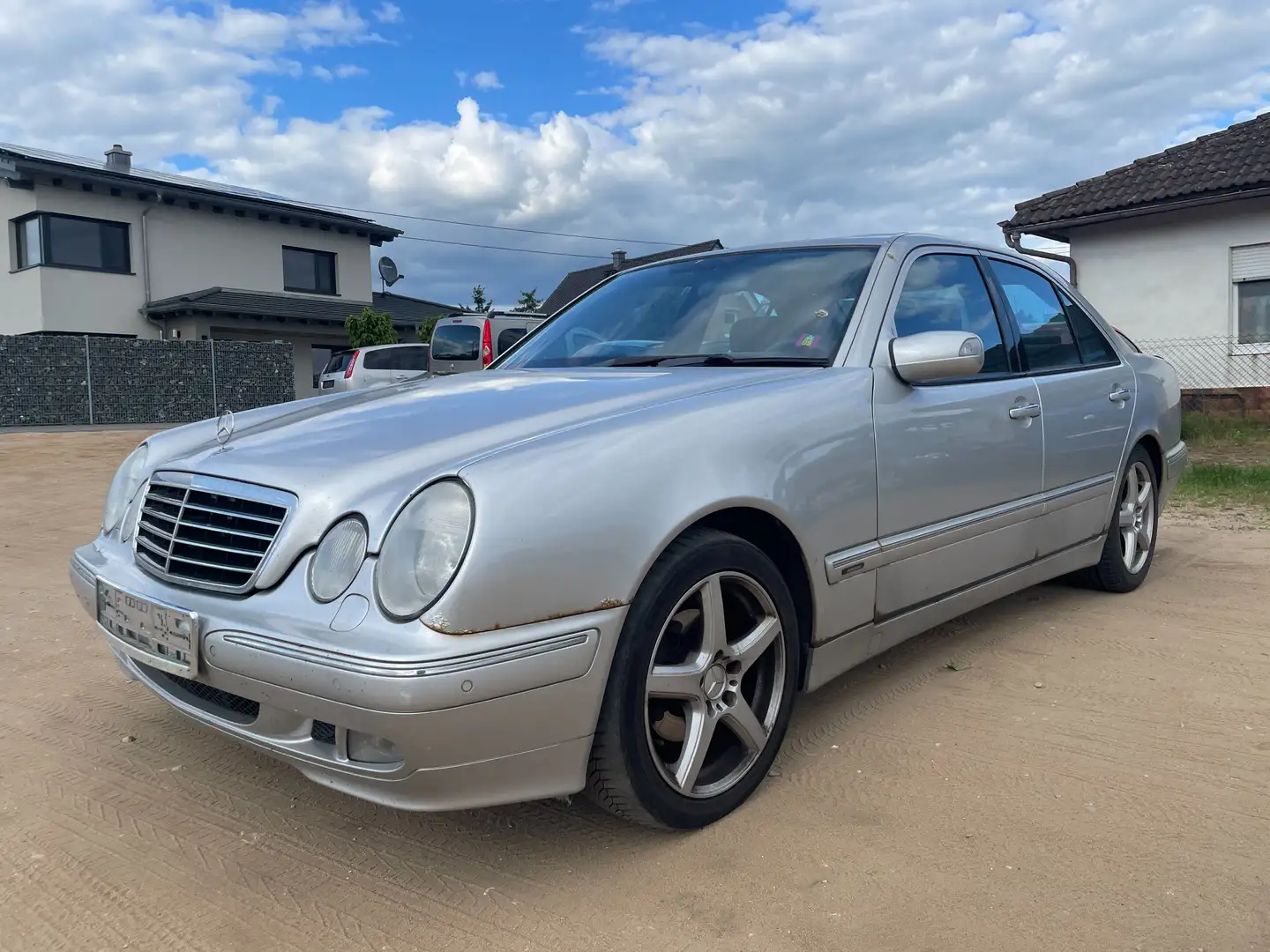 Mercedes-Benz E 240 Avantgarde W210 HU 2/26 Klim+Sihz+PDC+SD+Alu+Temp Silber - 1