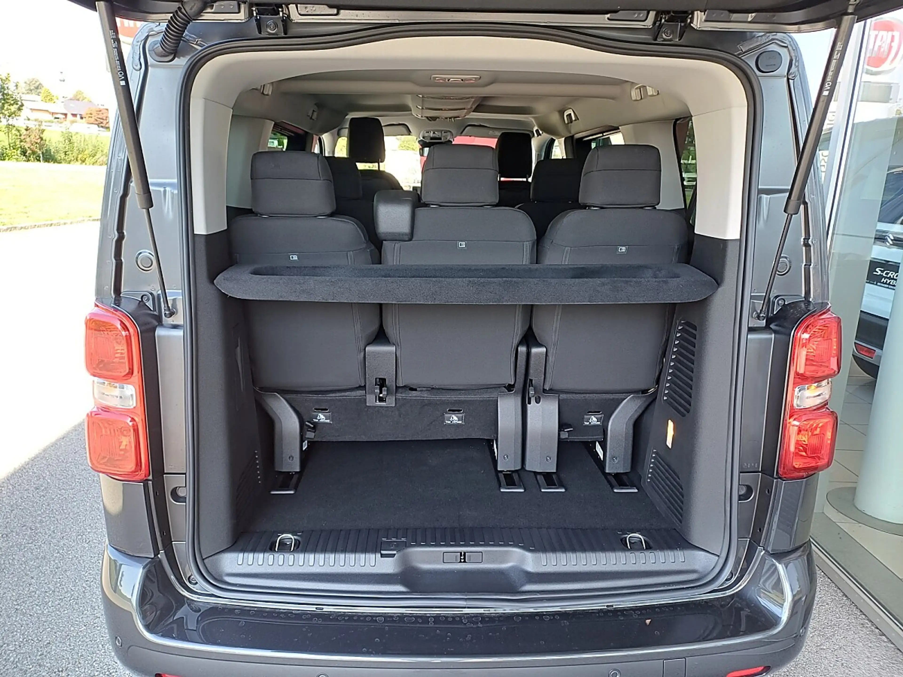 Peugeot Traveller Business BlueHDi 180 Standard EAT8 — photo 6
