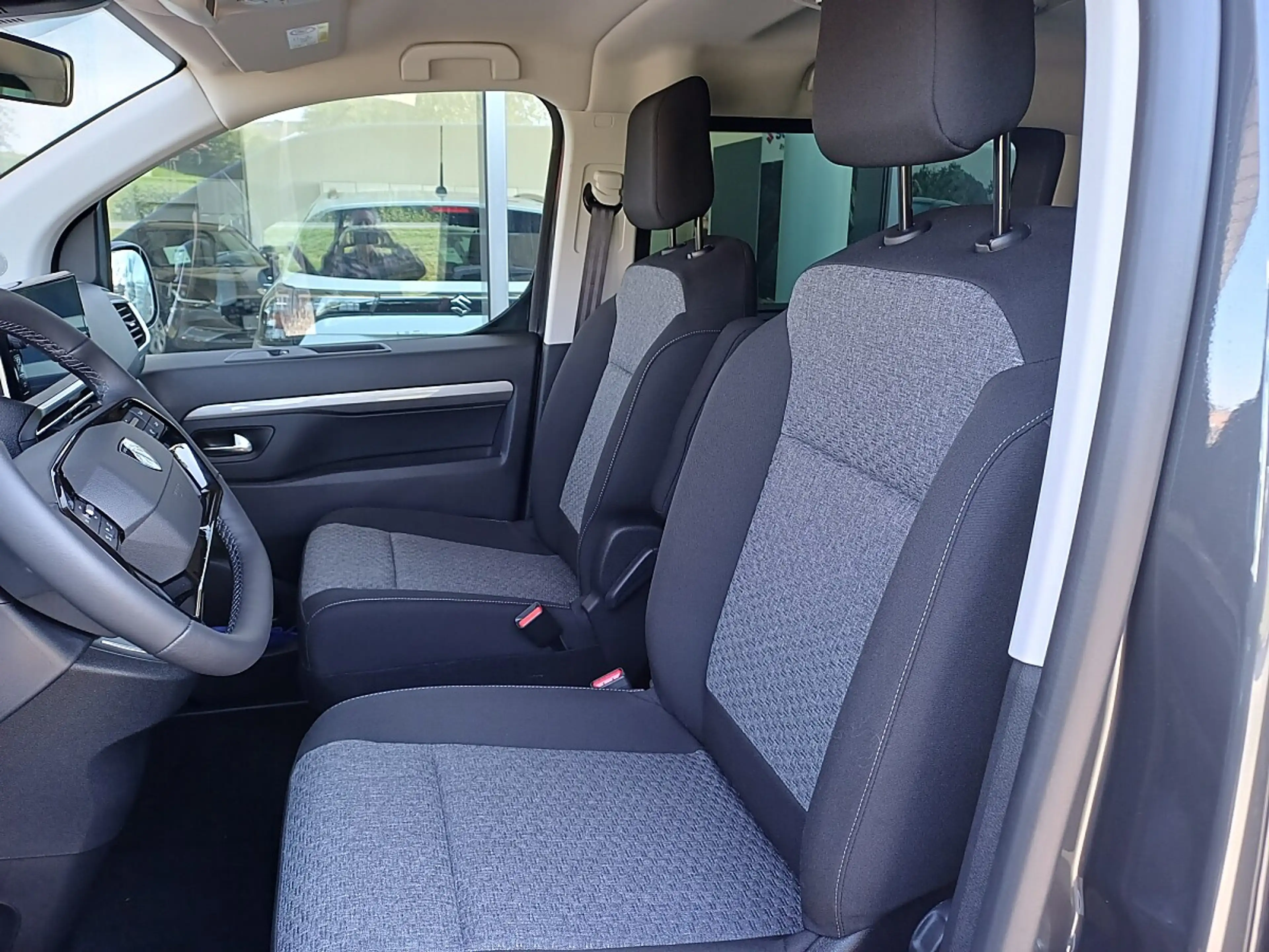 Peugeot Traveller Business BlueHDi 180 Standard EAT8 — photo 13