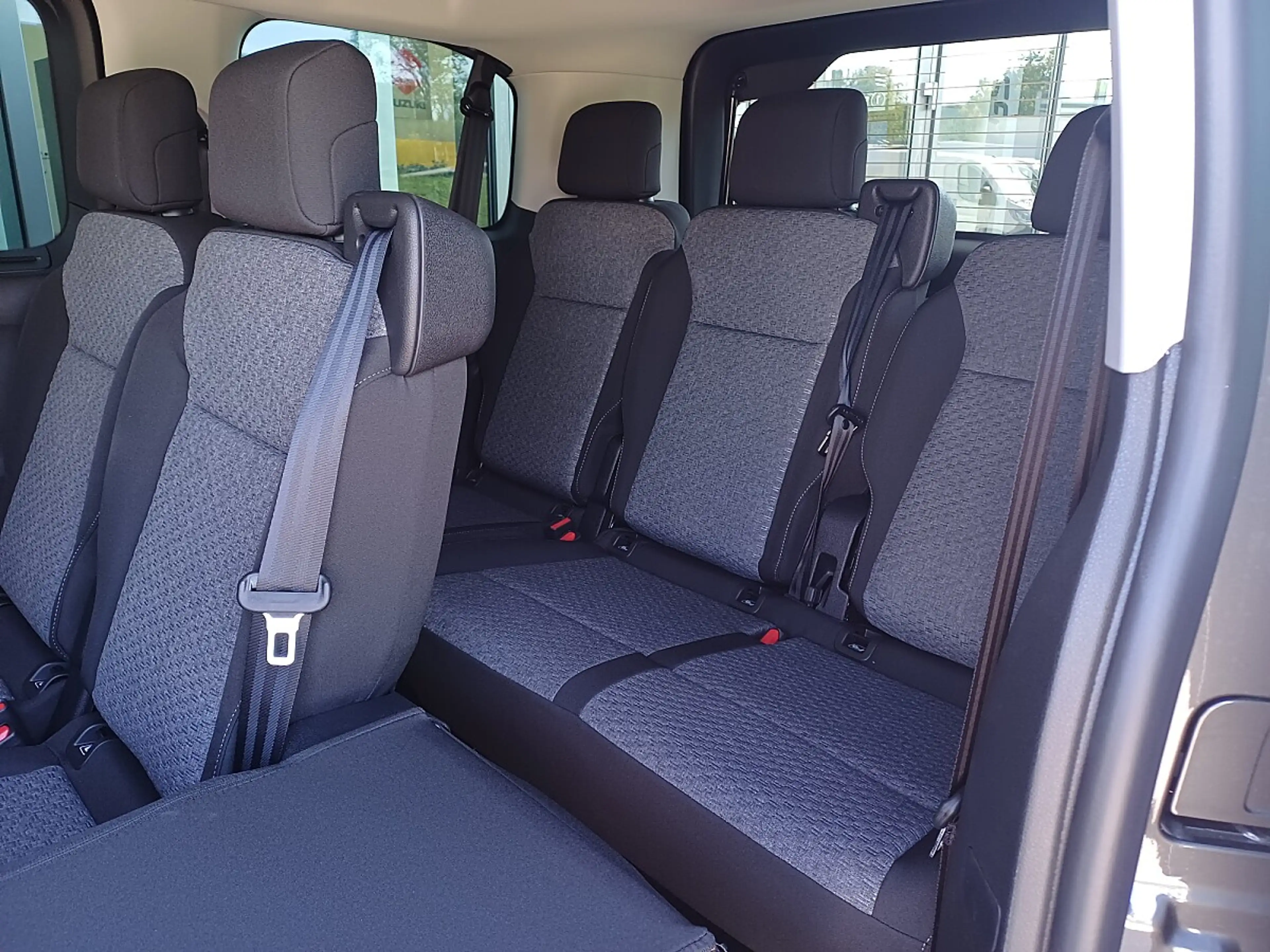 Peugeot Traveller Business BlueHDi 180 Standard EAT8 — photo 9