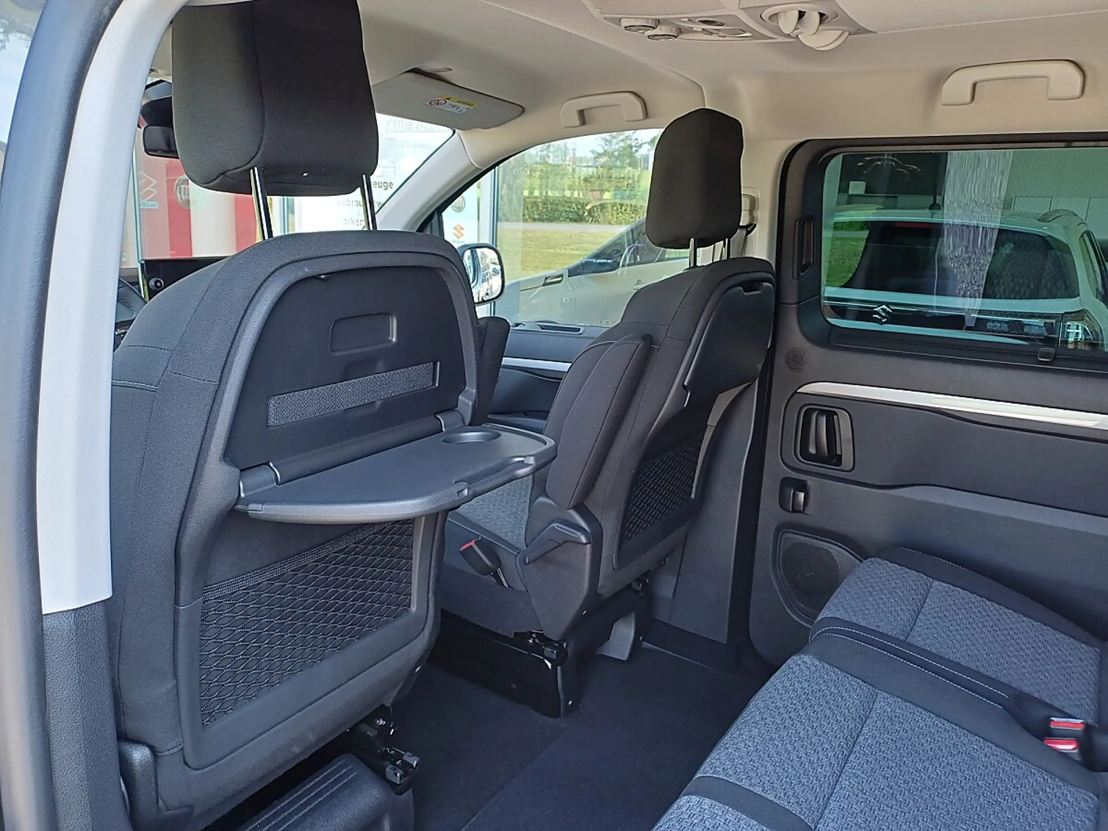 Peugeot Traveller Business BlueHDi 180 Standard EAT8 — photo 11