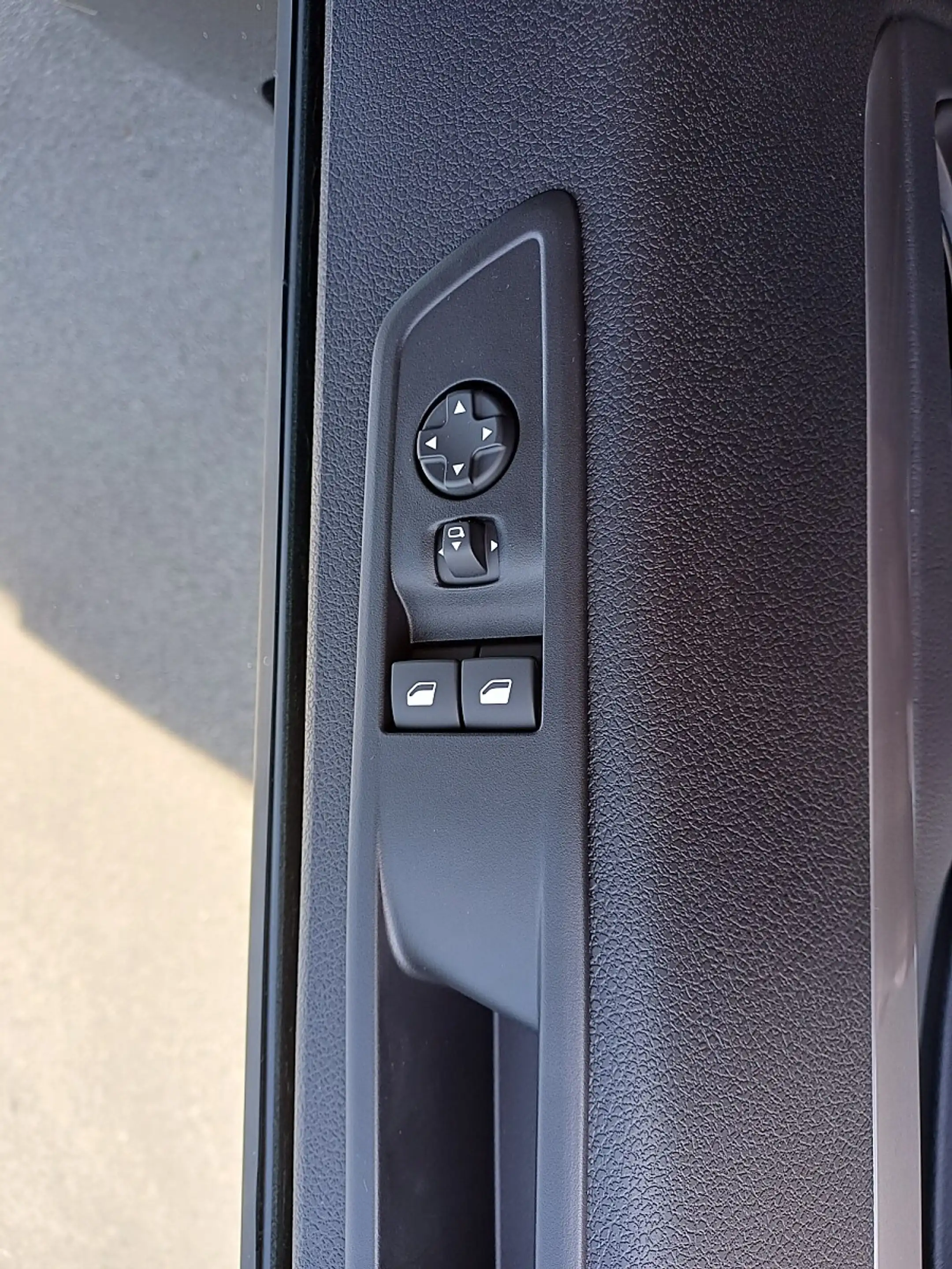 Peugeot Traveller Business BlueHDi 180 Standard EAT8 — photo 12