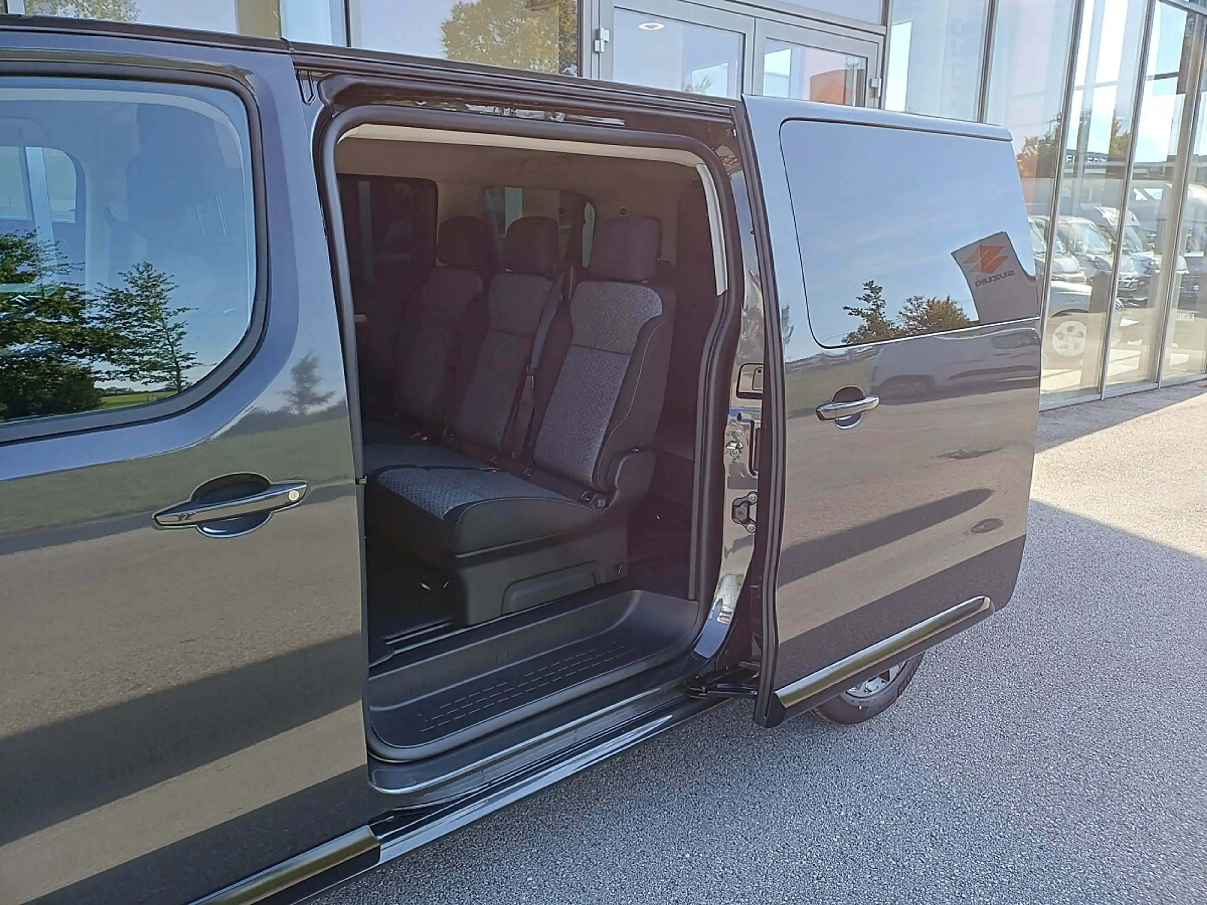 Peugeot Traveller Business BlueHDi 180 Standard EAT8 — photo 8