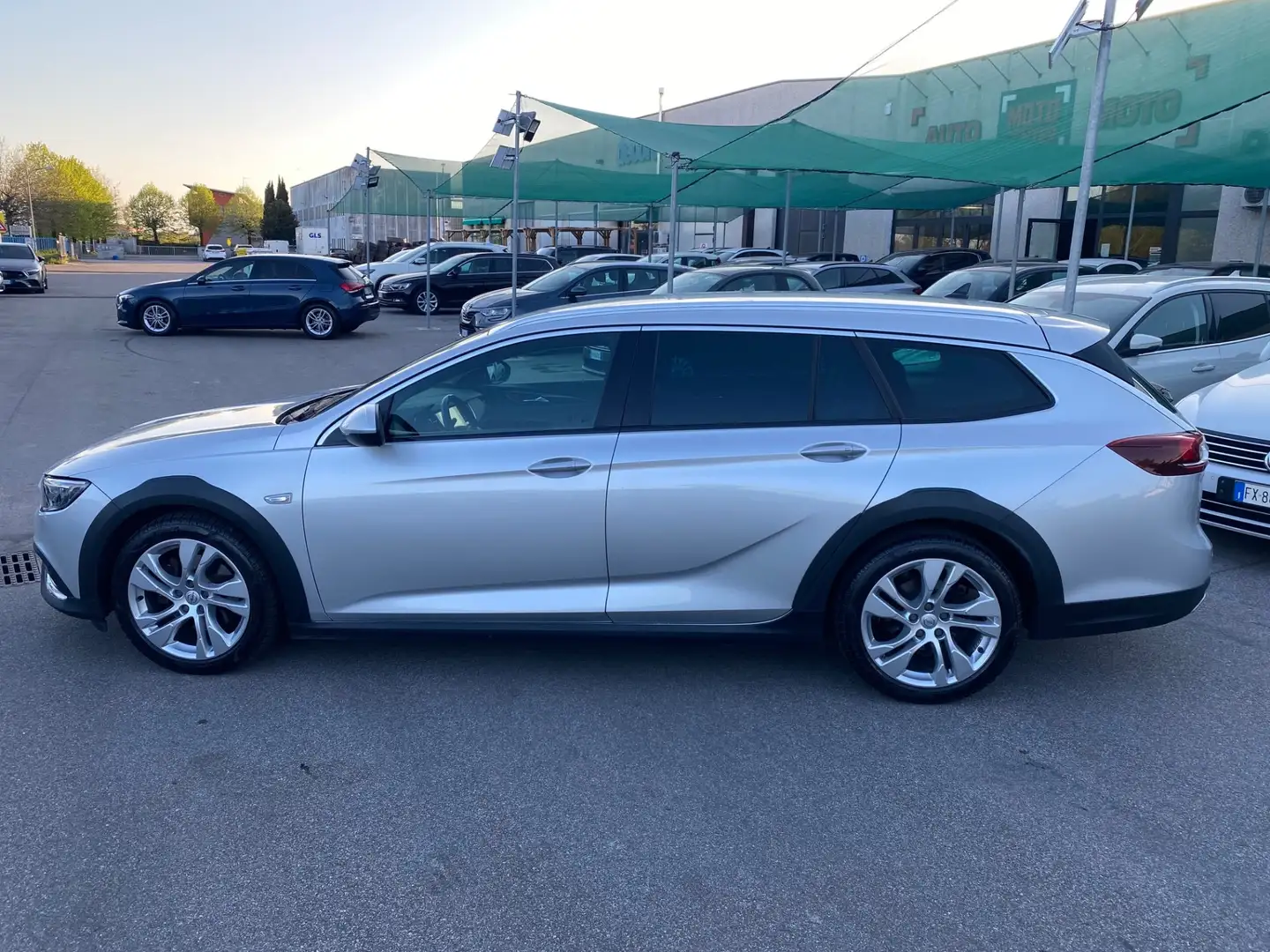 Opel Insignia 2.0 CDTI S&S AWD Country Tourer Gris - 2