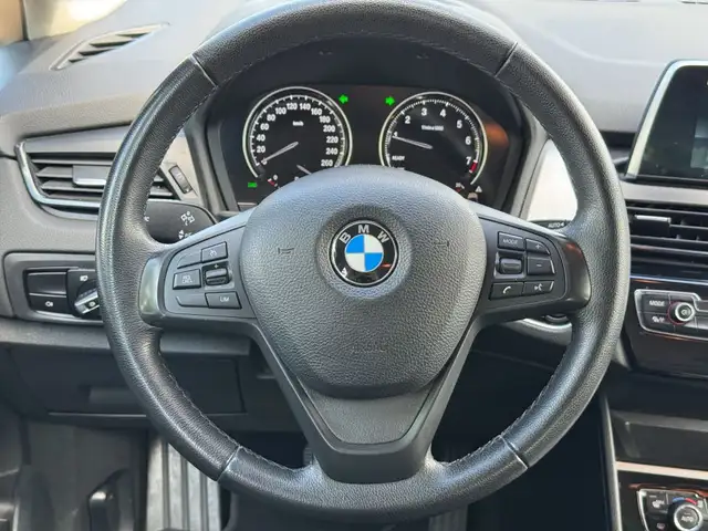 BMW 2 Series view 10