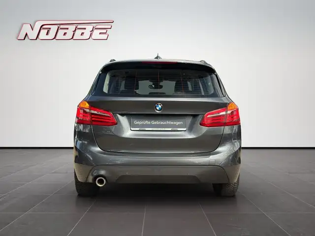 BMW 2 Series view 4