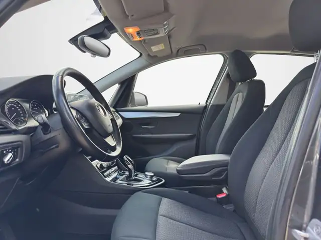 BMW 2 Series view 9