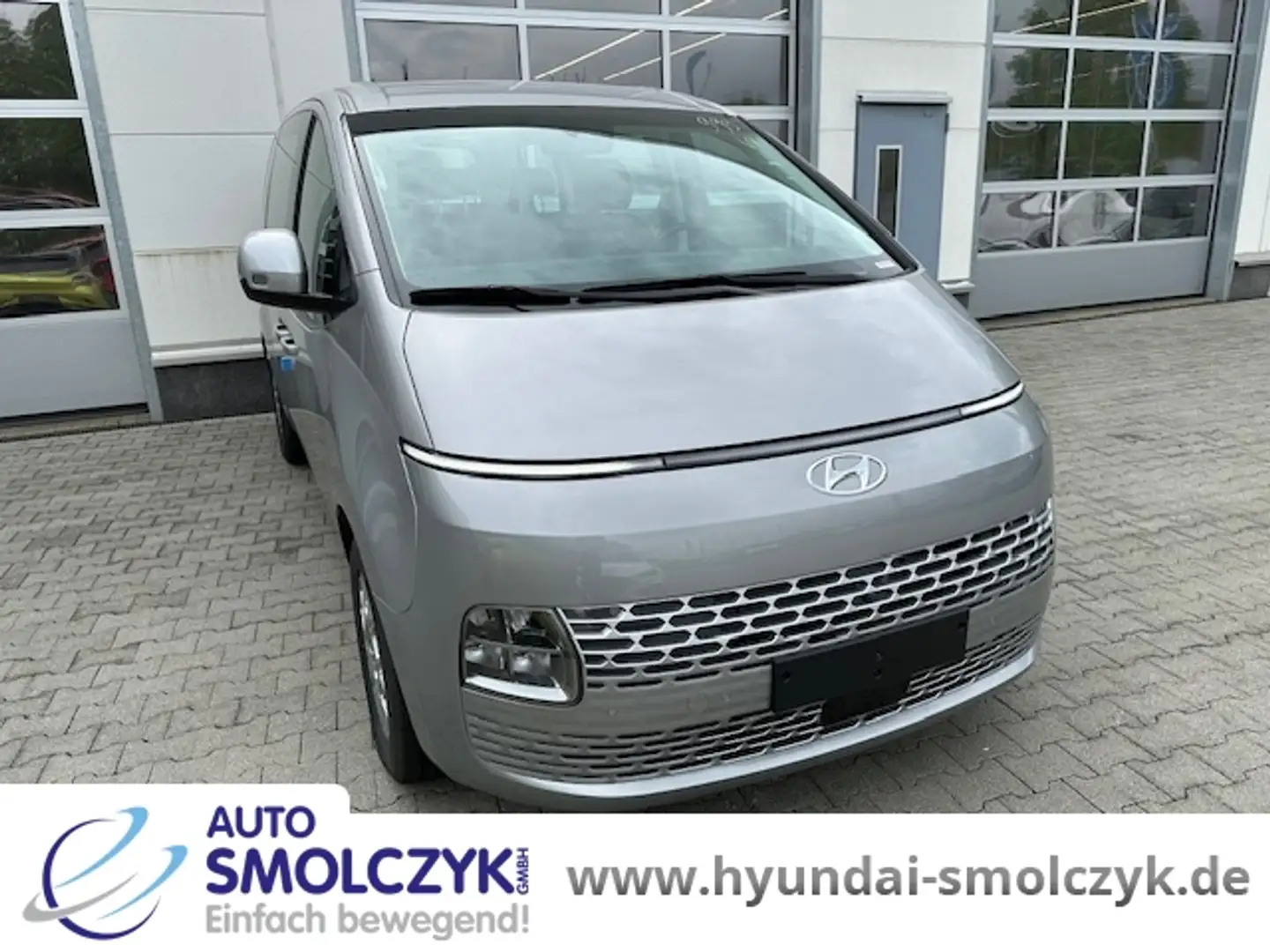 Hyundai STARIA 2.2 CRDi 8 A/T TREND PARKPAKET+NAVI+LED Silber - 2