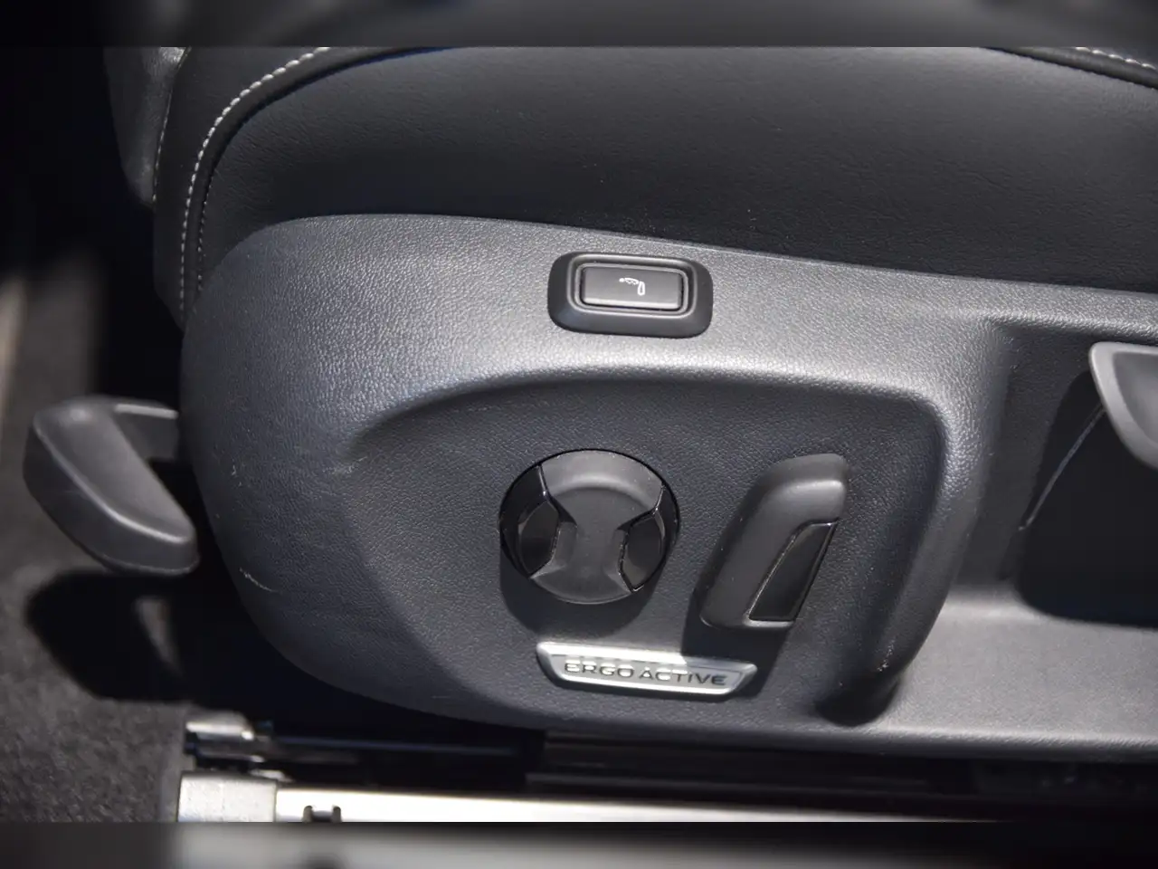 Volkswagen Passat Variant TDI Elegance DSG AHK - AreaView - IQ-Light - Navi 11