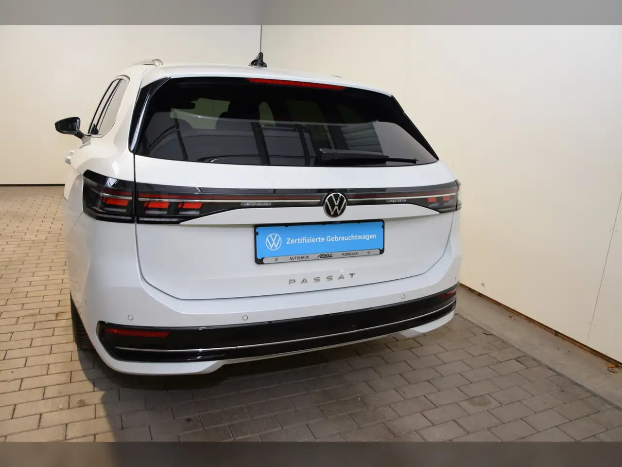 Volkswagen Passat Variant TDI Elegance DSG AHK - AreaView - IQ-Light - Navi 4