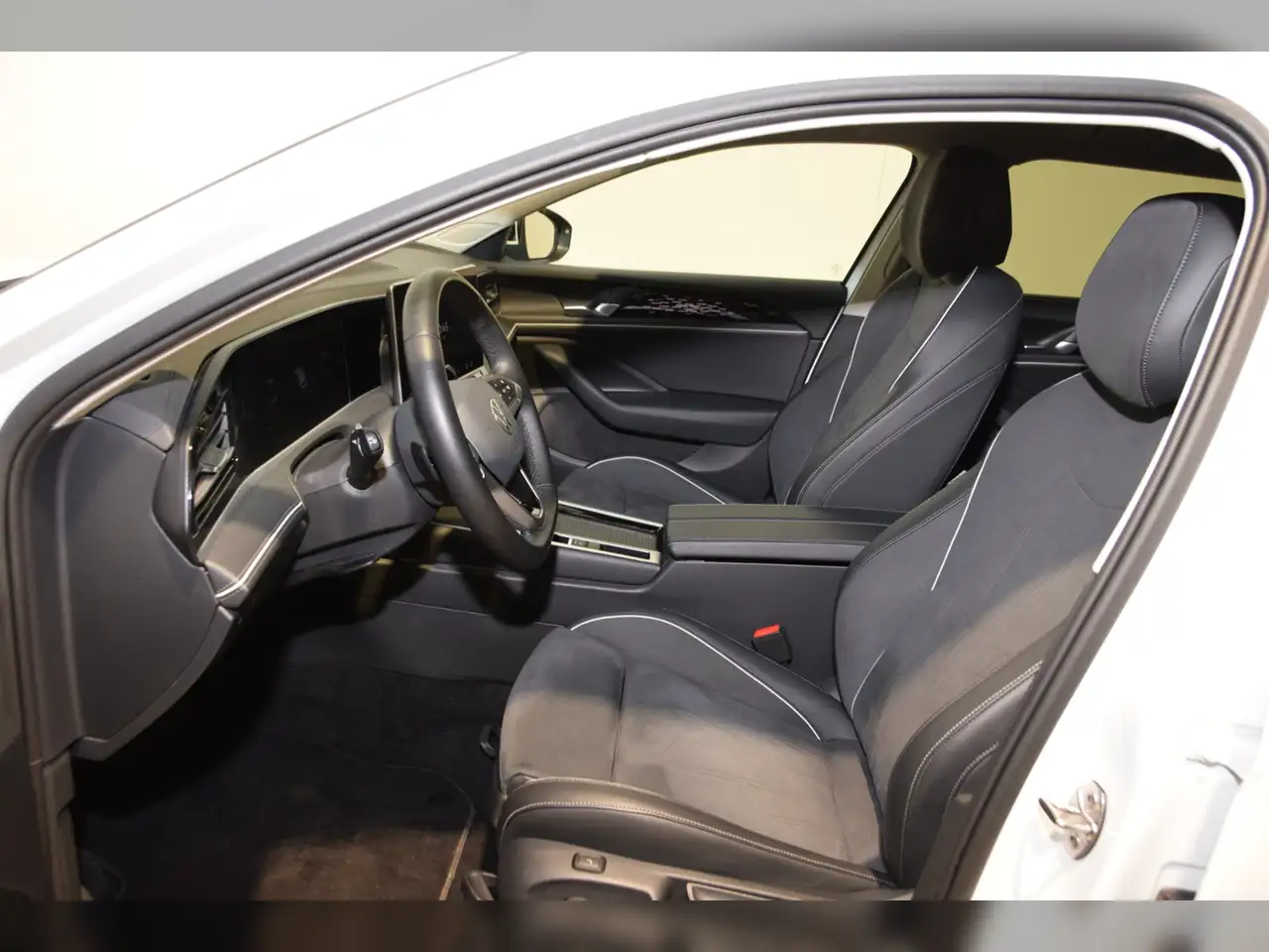 Volkswagen Passat Variant TDI Elegance DSG AHK - AreaView - IQ-Light - Navi 10