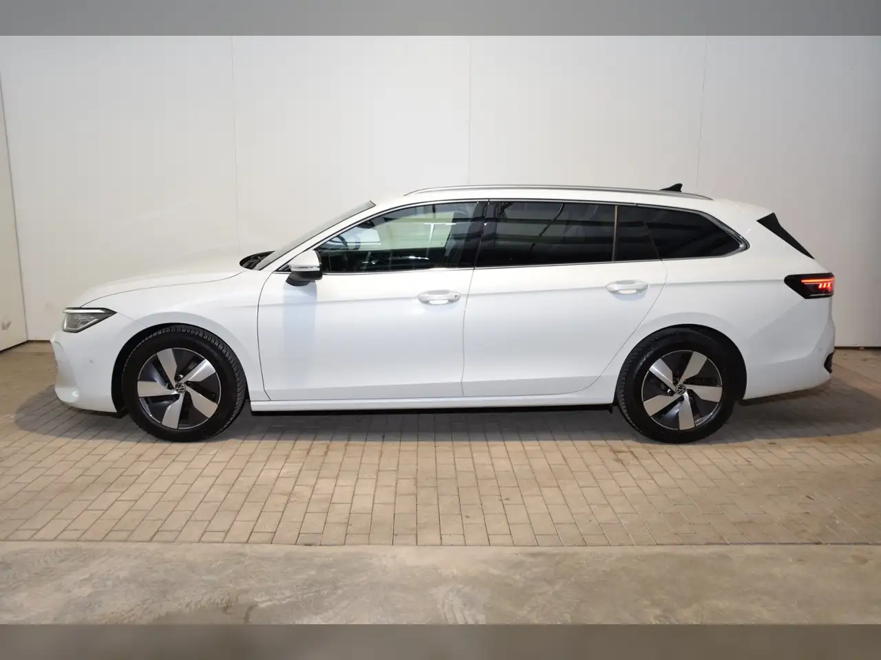 Volkswagen Passat Variant TDI Elegance DSG AHK - AreaView - IQ-Light - Navi 3
