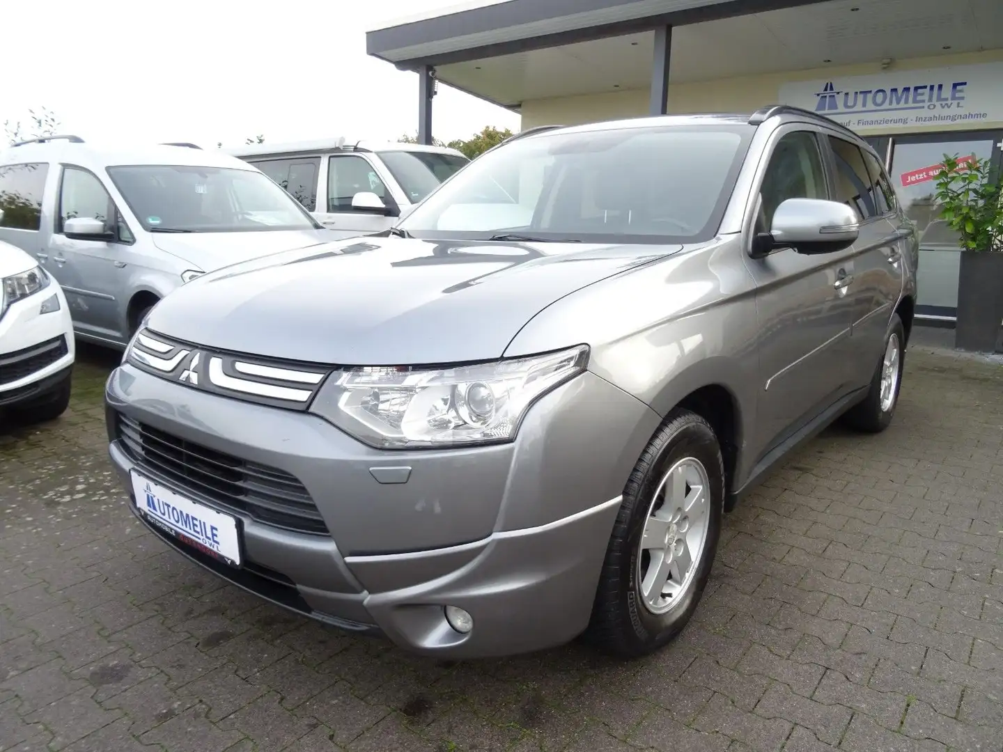 Mitsubishi Outlander 4WD 7 SITZE XENON NAVI AHK KAMERA Grau - 1