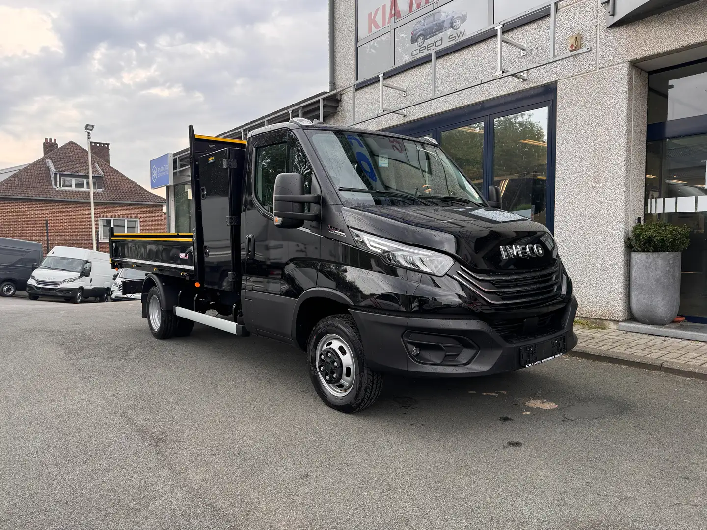 Iveco Daily BENNE BASCULANTE noir Белый - 1