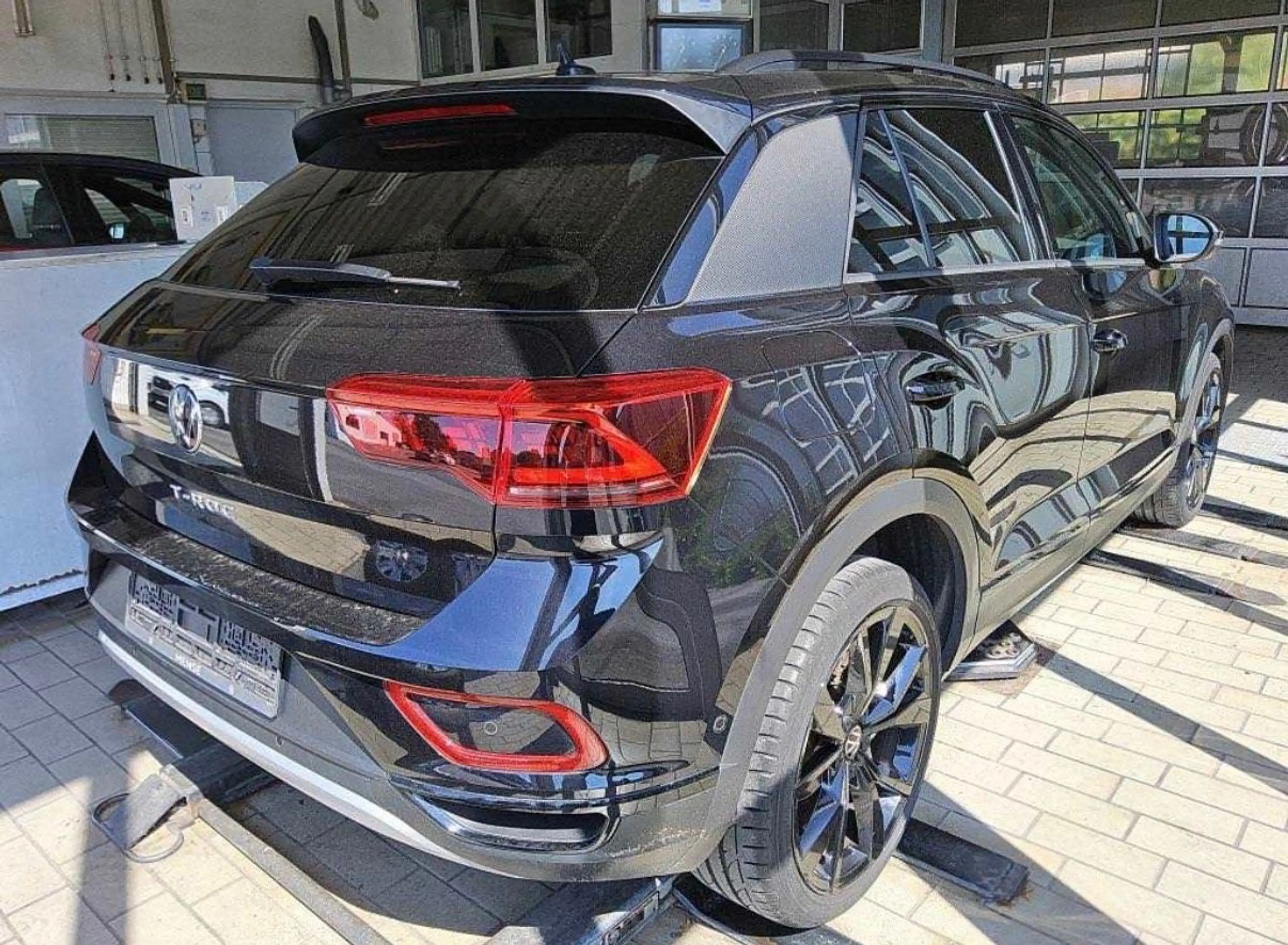 Volkswagen T-Roc 1.5 TSI DSG Black Style Navi ACC Matrix — photo 5