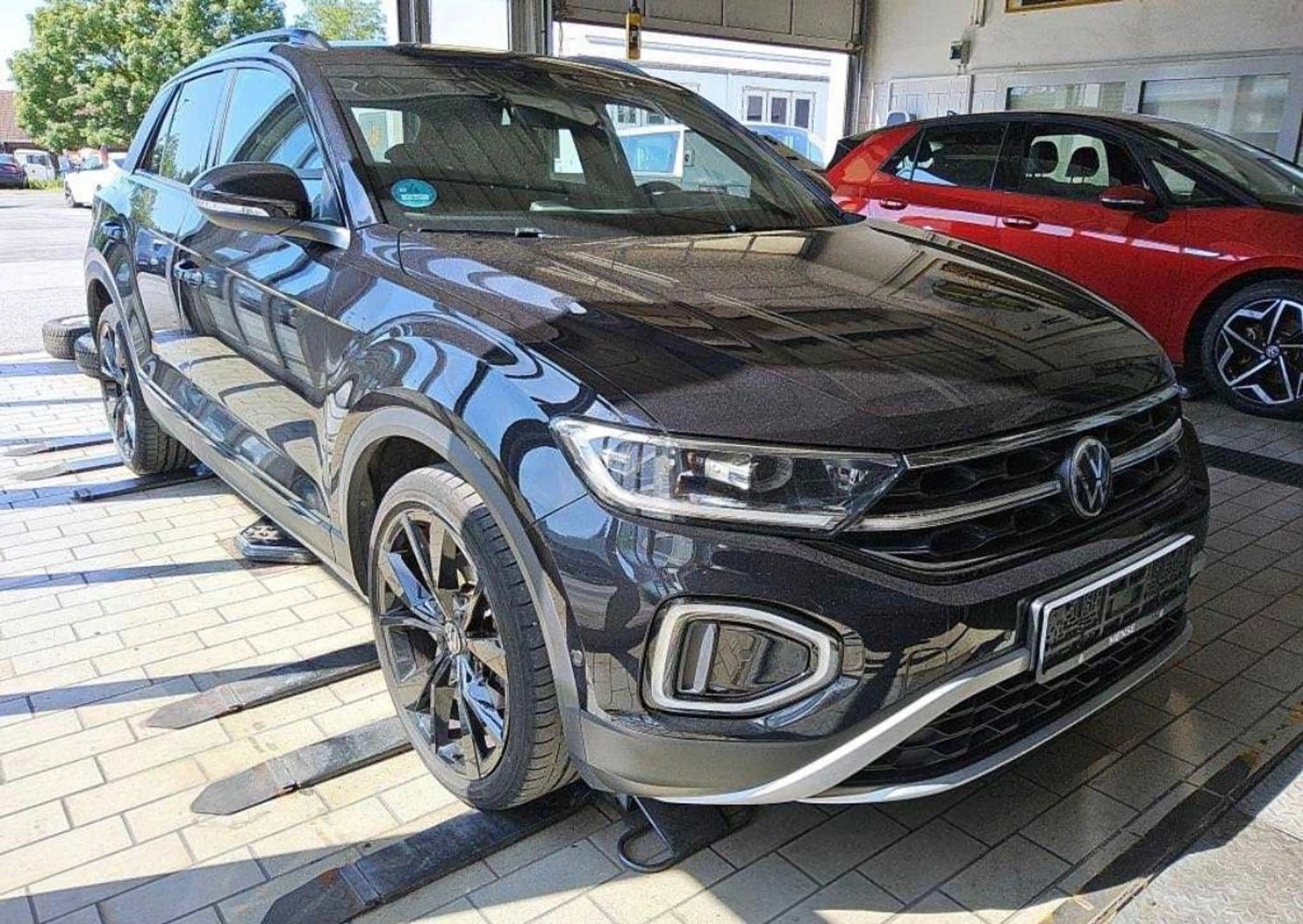 Volkswagen T-Roc 1.5 TSI DSG Black Style Navi ACC Matrix — photo 3