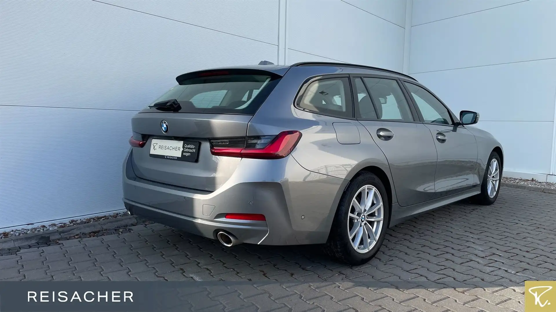 BMW 318 i A Tou LCPro.HuD,AHK,DAPro.360°,Sportsitze Grau - 2