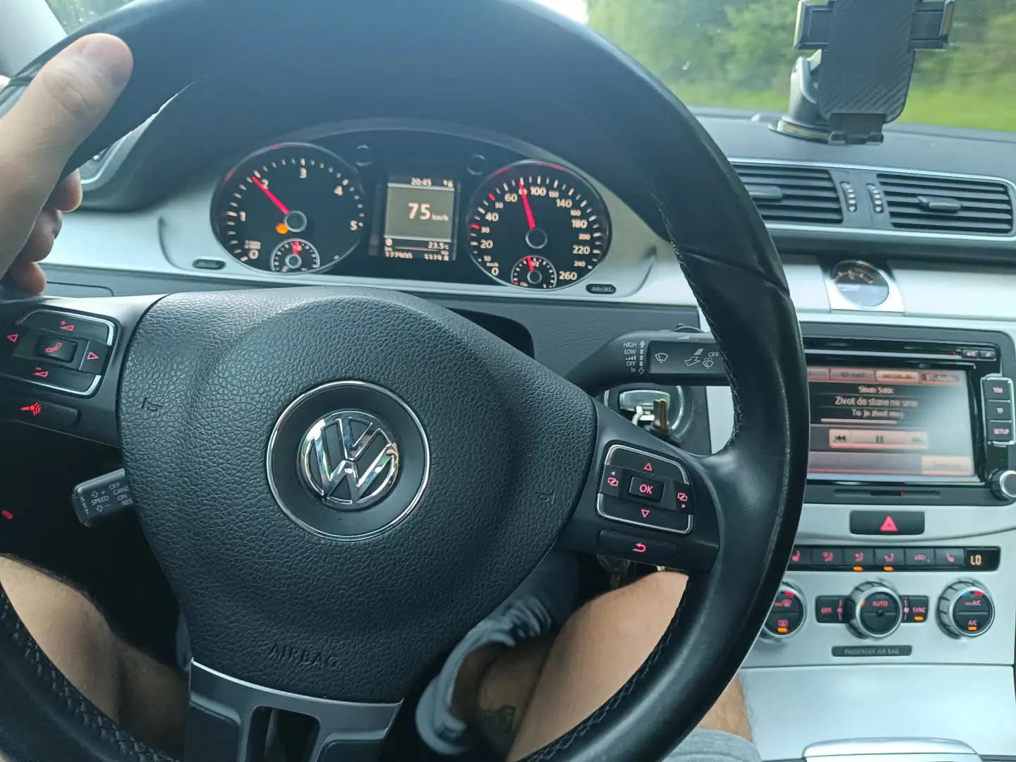 Volkswagen Passat 2.0 TDI BlueMotion Technology Highline - 2